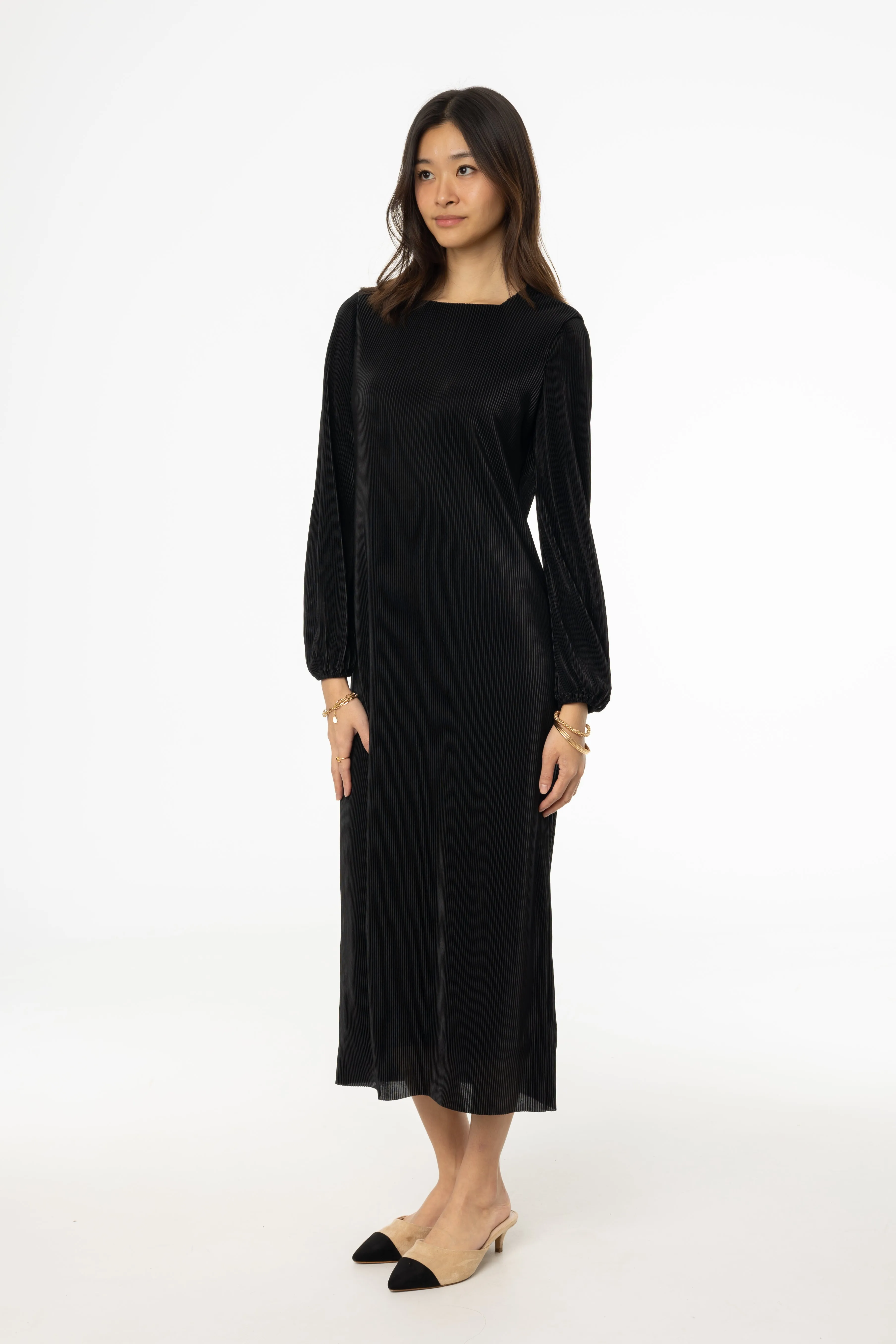 Calm Wave ZeroIrritationLabels Black Square Neck Accordion Pleat Maxi Dress
