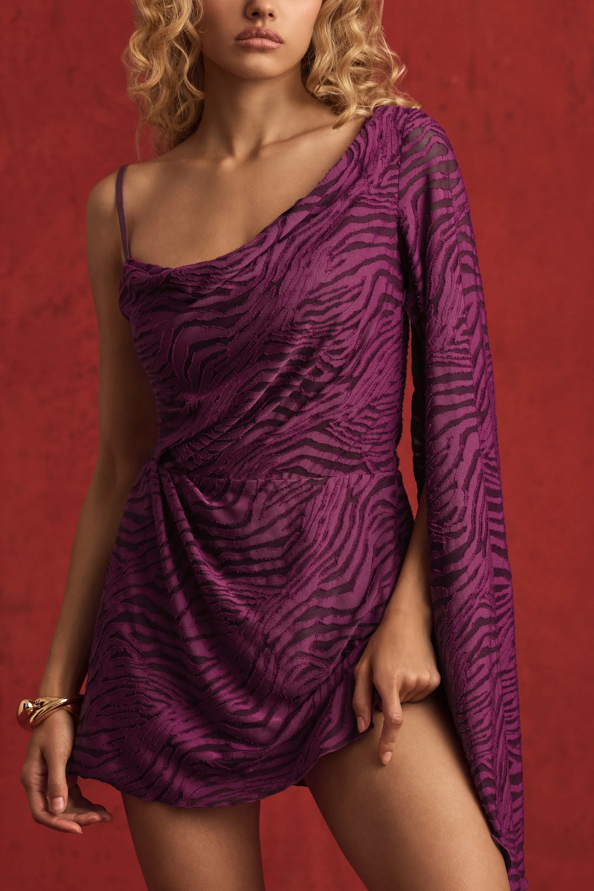 Devor?? One-Sleeve A-Line Mini Dress in Berry Purple Charming Detail