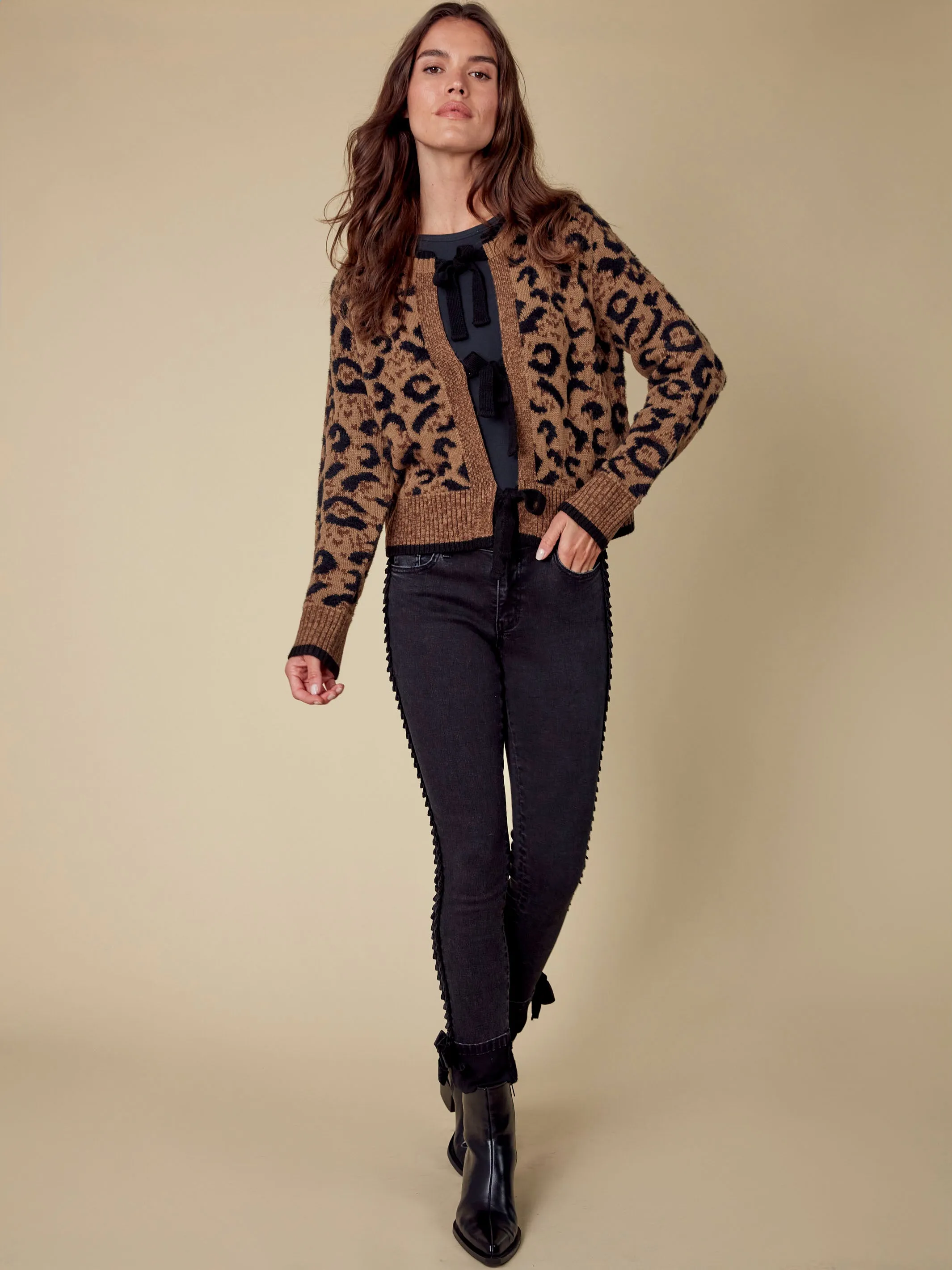 Winter Comfort Wear Bow Tie Jacquard Knit Cardigan - Animal