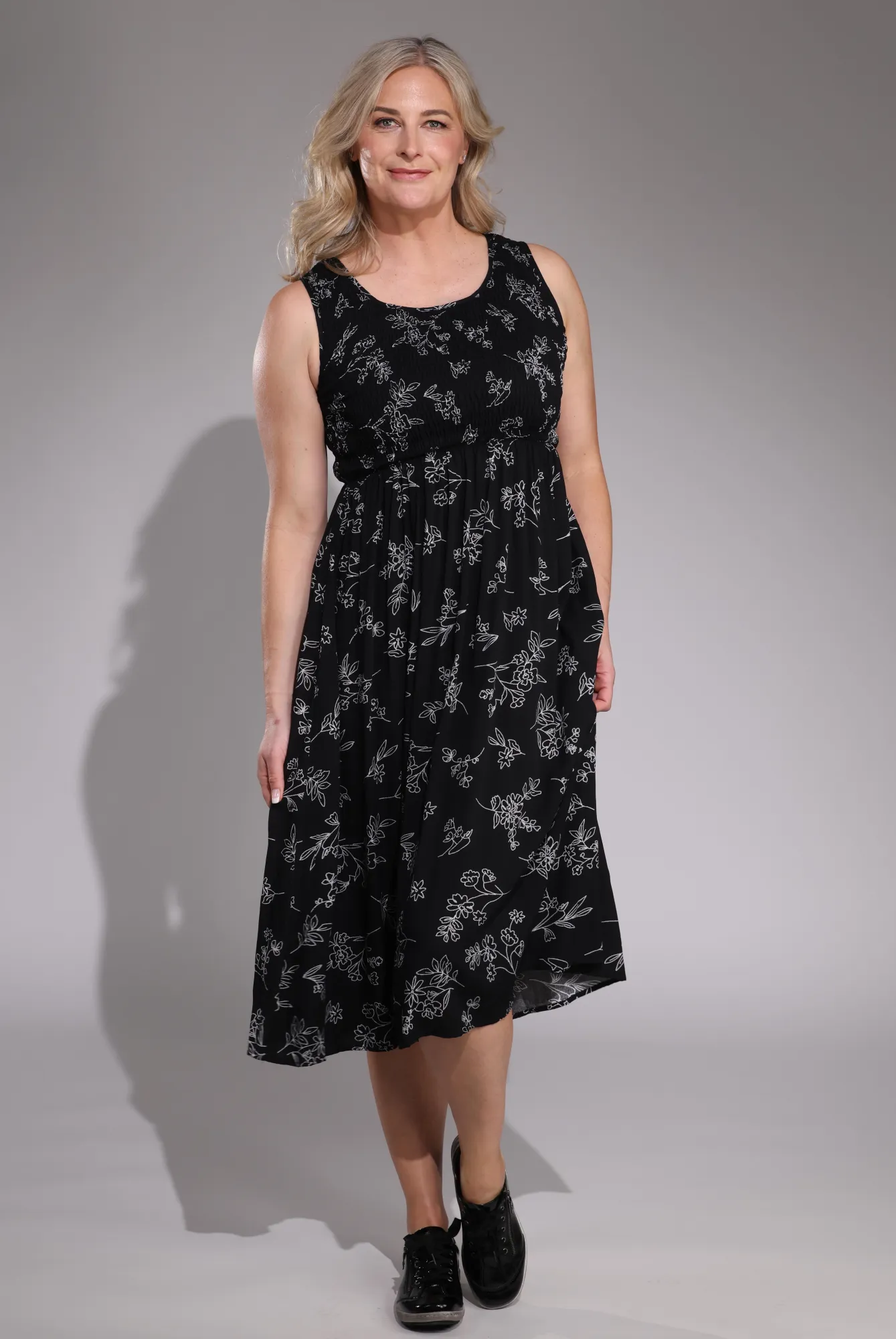Smart Look MoistureControl Lining Dress | Blk White Stitch Floral | 3357C1