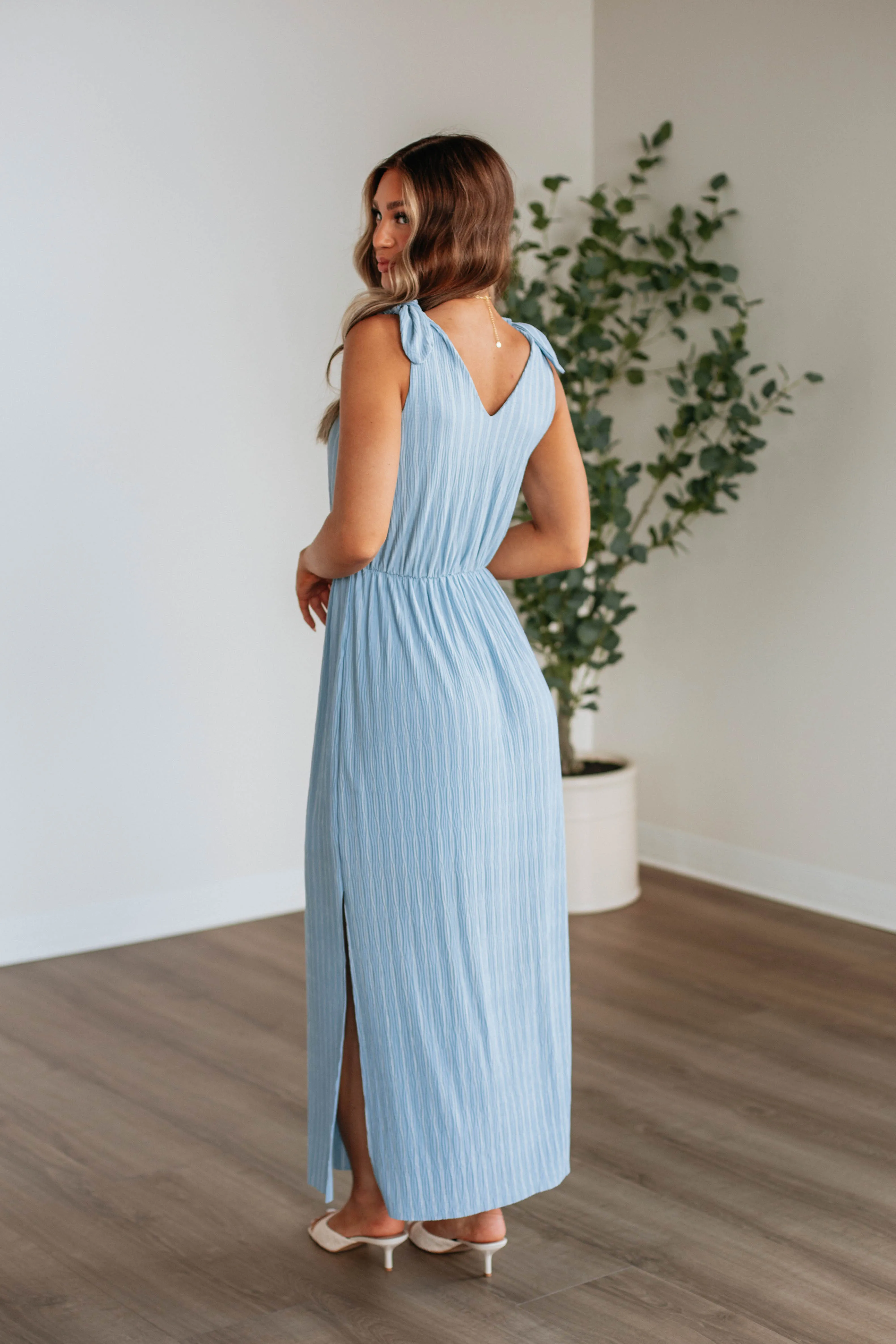Free Air The lightweight fabric of this dress ensures comfort throughout the day without compromising style Danetta Striped Dress - Chambray Mix