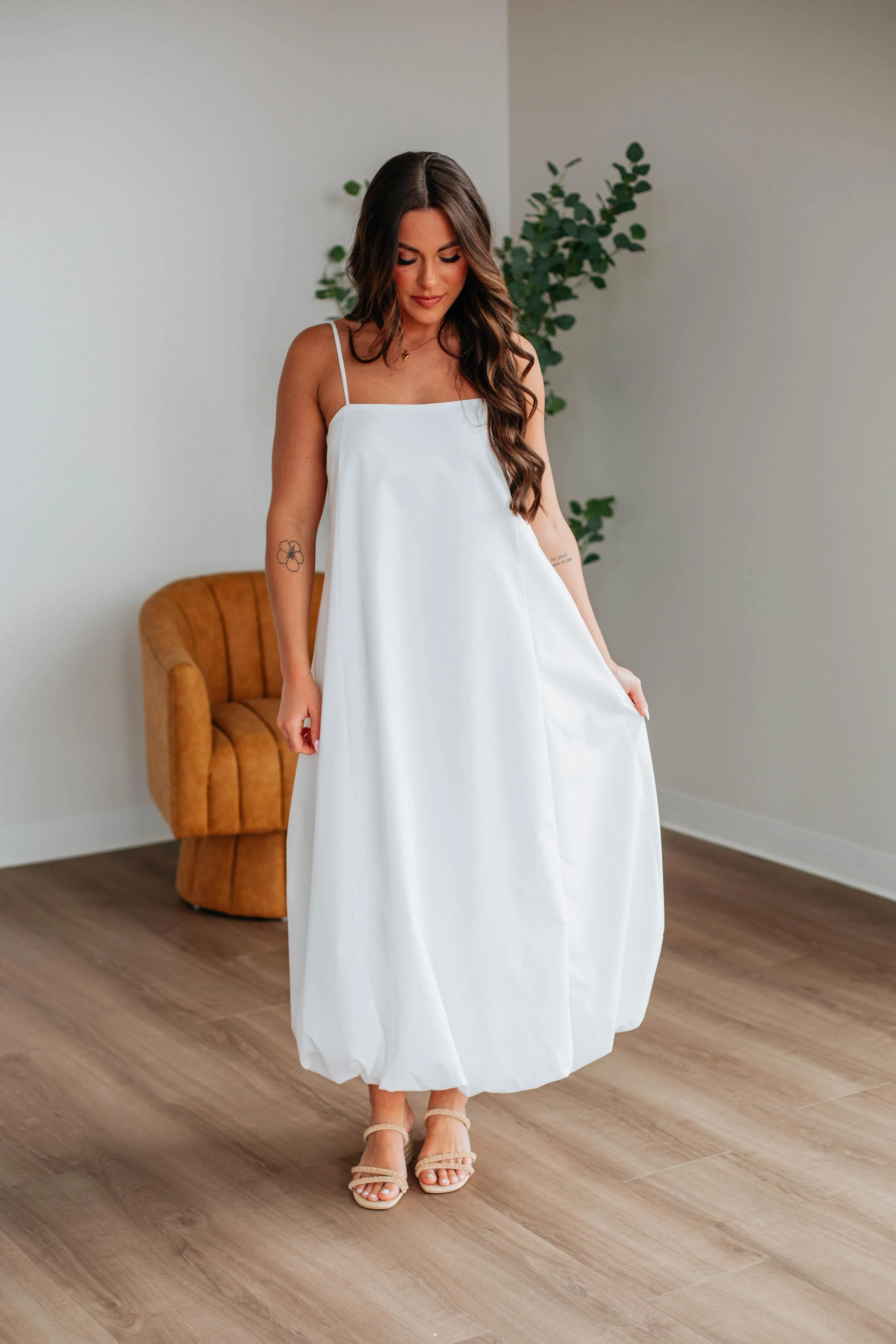 Veronika Dress - Ivory With its timeless design this dress is perfect for both casual and formal wear Soft drape summer gown