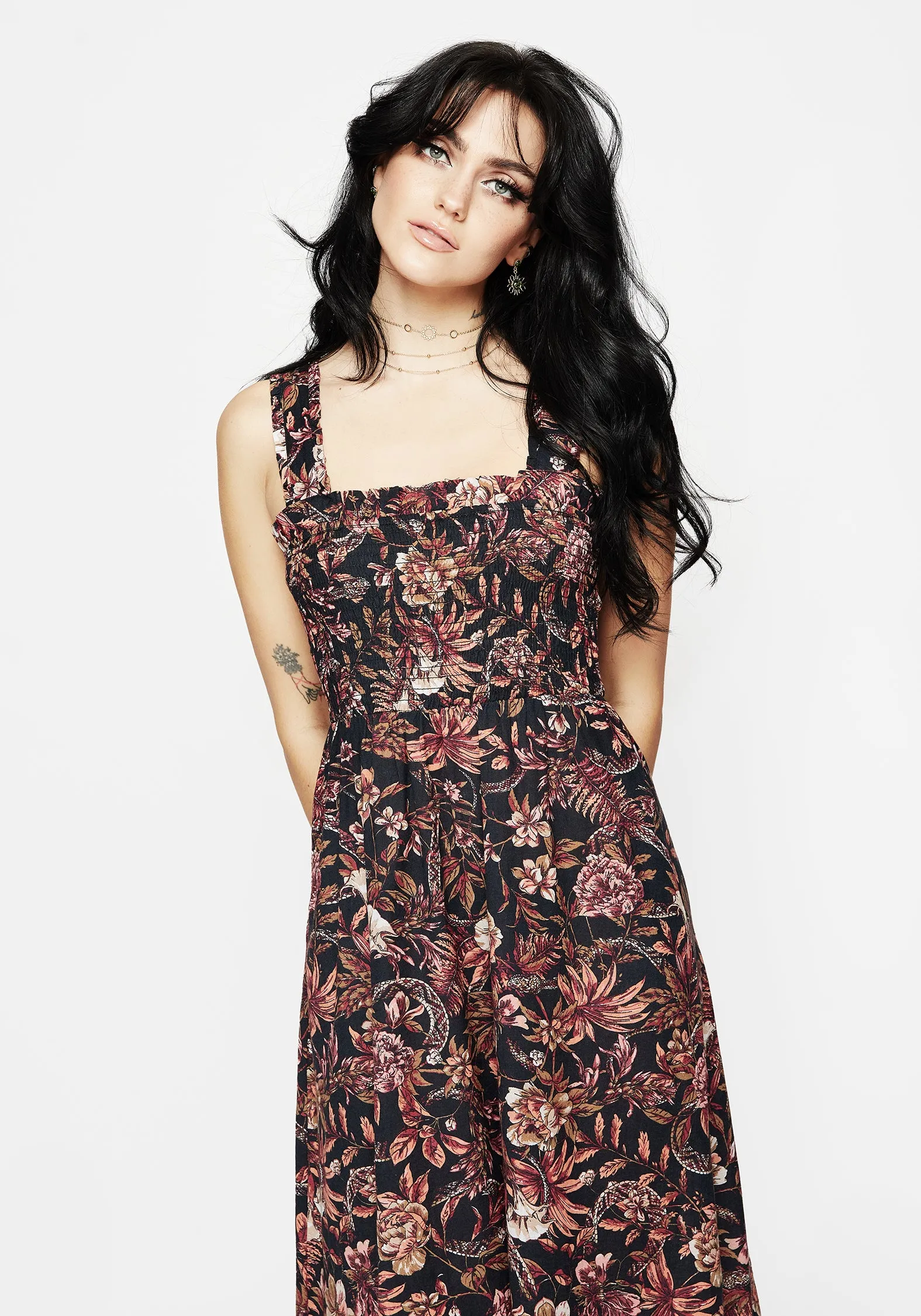 Goddess Glow This dress is designed to be worn for a variety of occasions providing effortless style Bashe Cotton Floral Snake Print Midaxi Dress