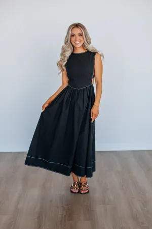 Alicyn Dress - Black The classic cut of this maxi dress ensures a flattering fit for all body types Evening Mist