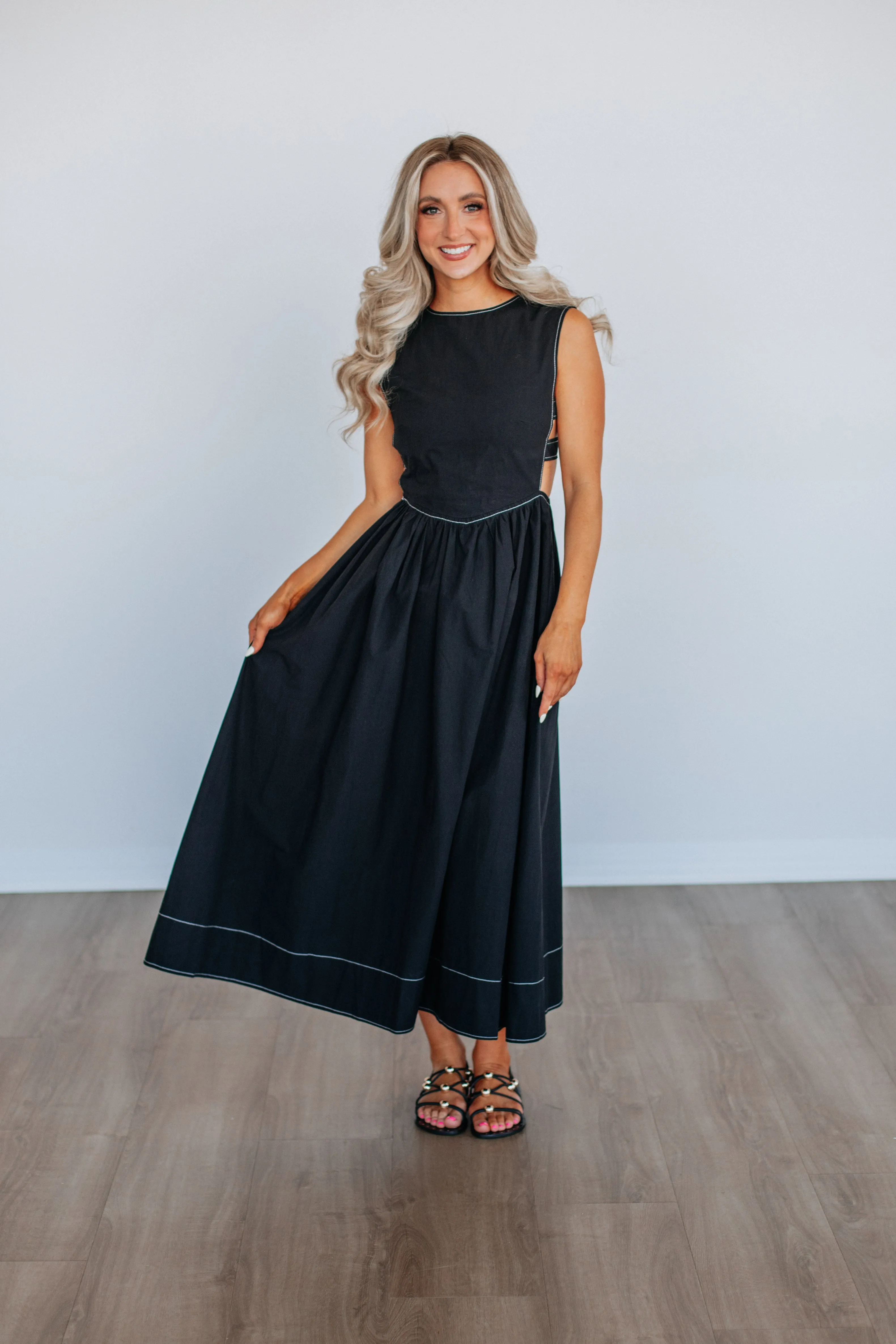 Alicyn Dress - Black The classic cut of this maxi dress ensures a flattering fit for all body types Evening Mist