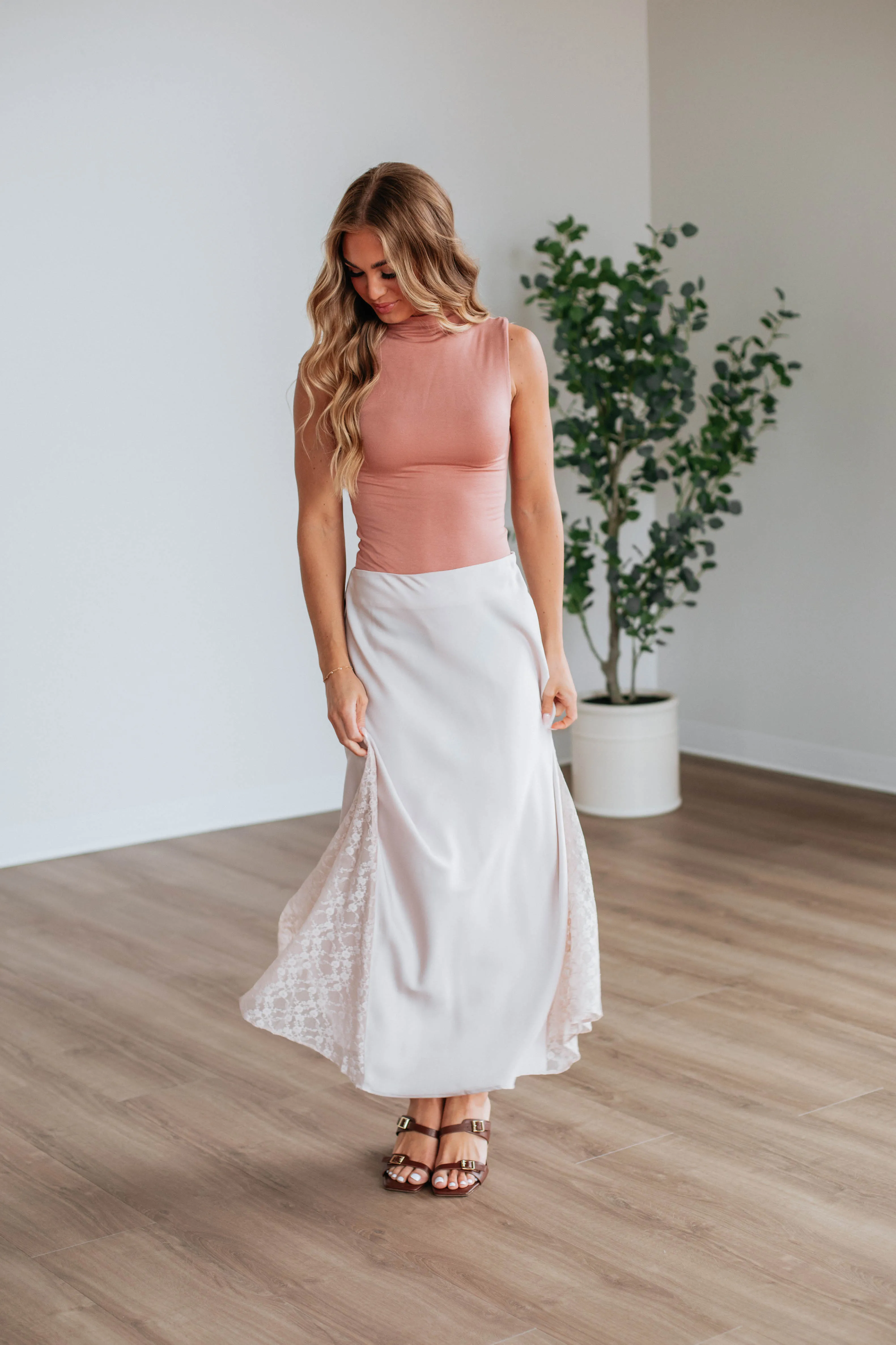 Statement Piece Signature Line Vivian Lace Skirt - Pearl