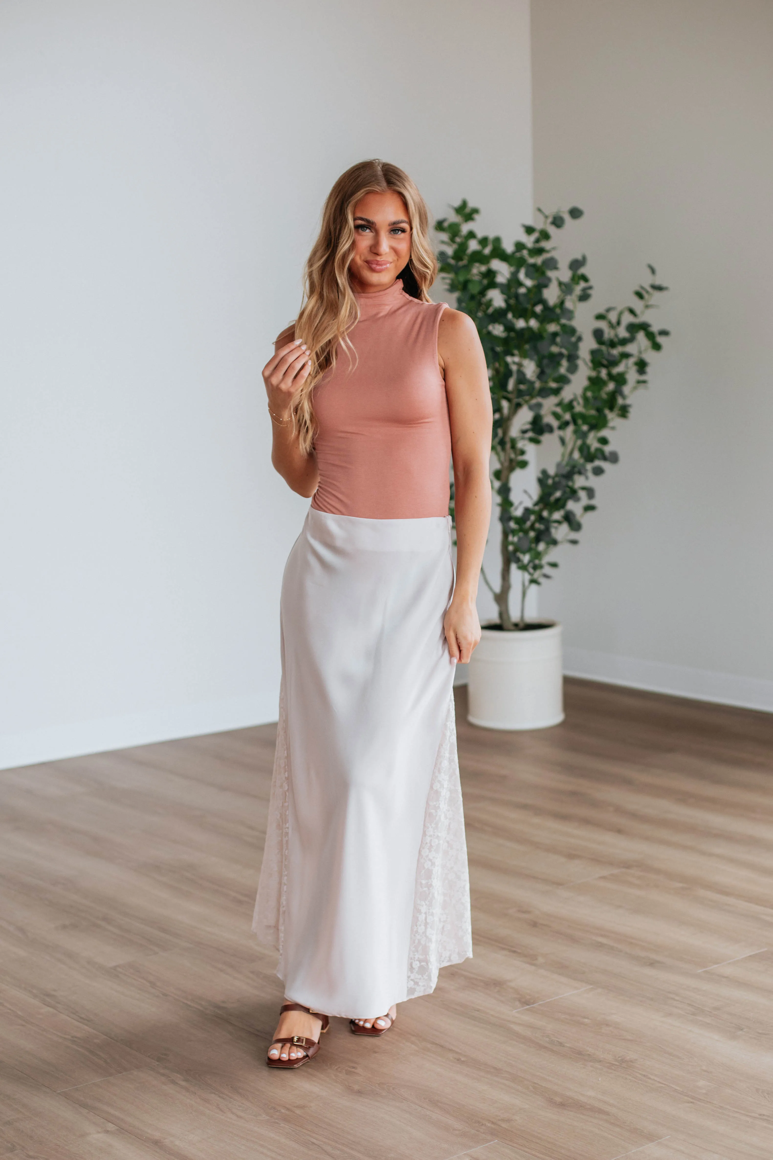 Modern Wardrobe Vivian Lace Skirt - Pearl