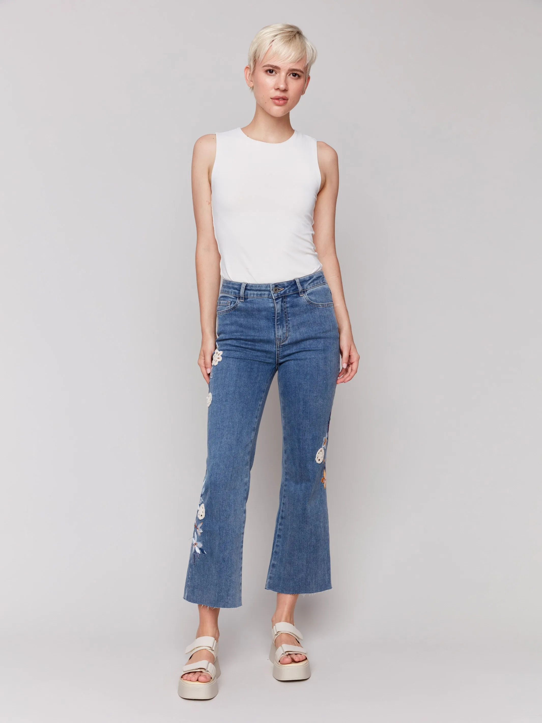 Minimalist Traveler Gear Bold Look Any Time Wear Floral Embroidered Crochet Jeans - Medium Blue