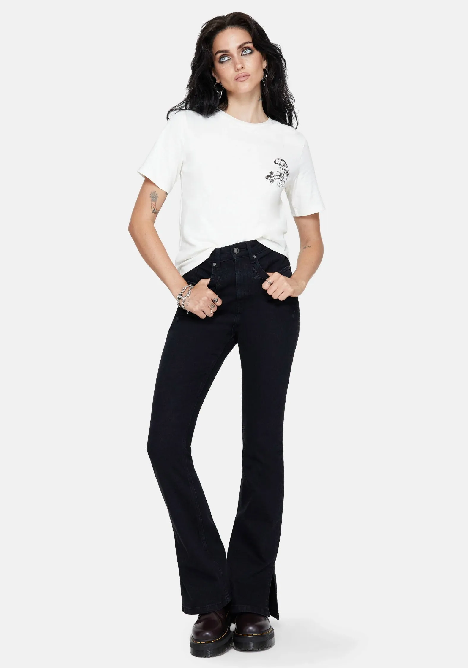 Cynthia Spider Web Graphic Cotton T-Shirt Relaxed and Easy insulated