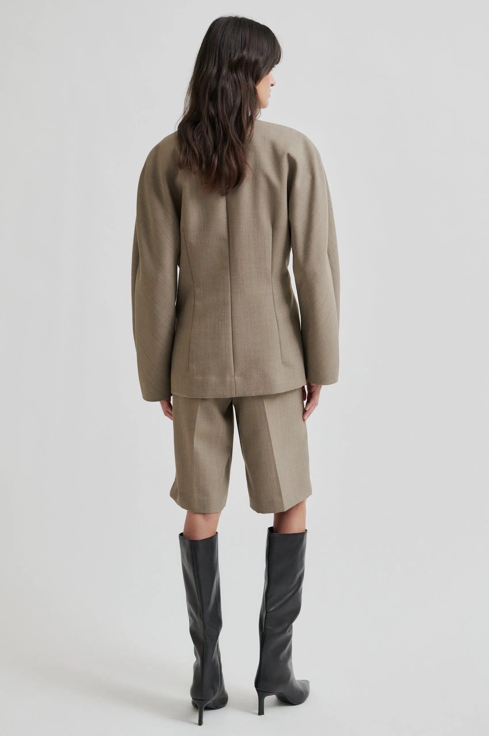spring fresh Earth Glow Levelup Tailored Shorts
