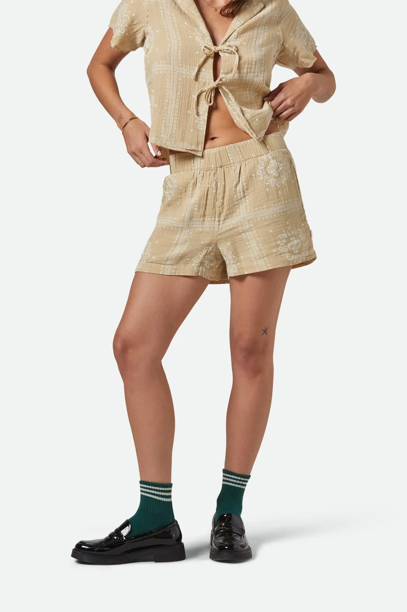 Active Fit Daytime Style Wandering Short - Pale Khaki Bandana
