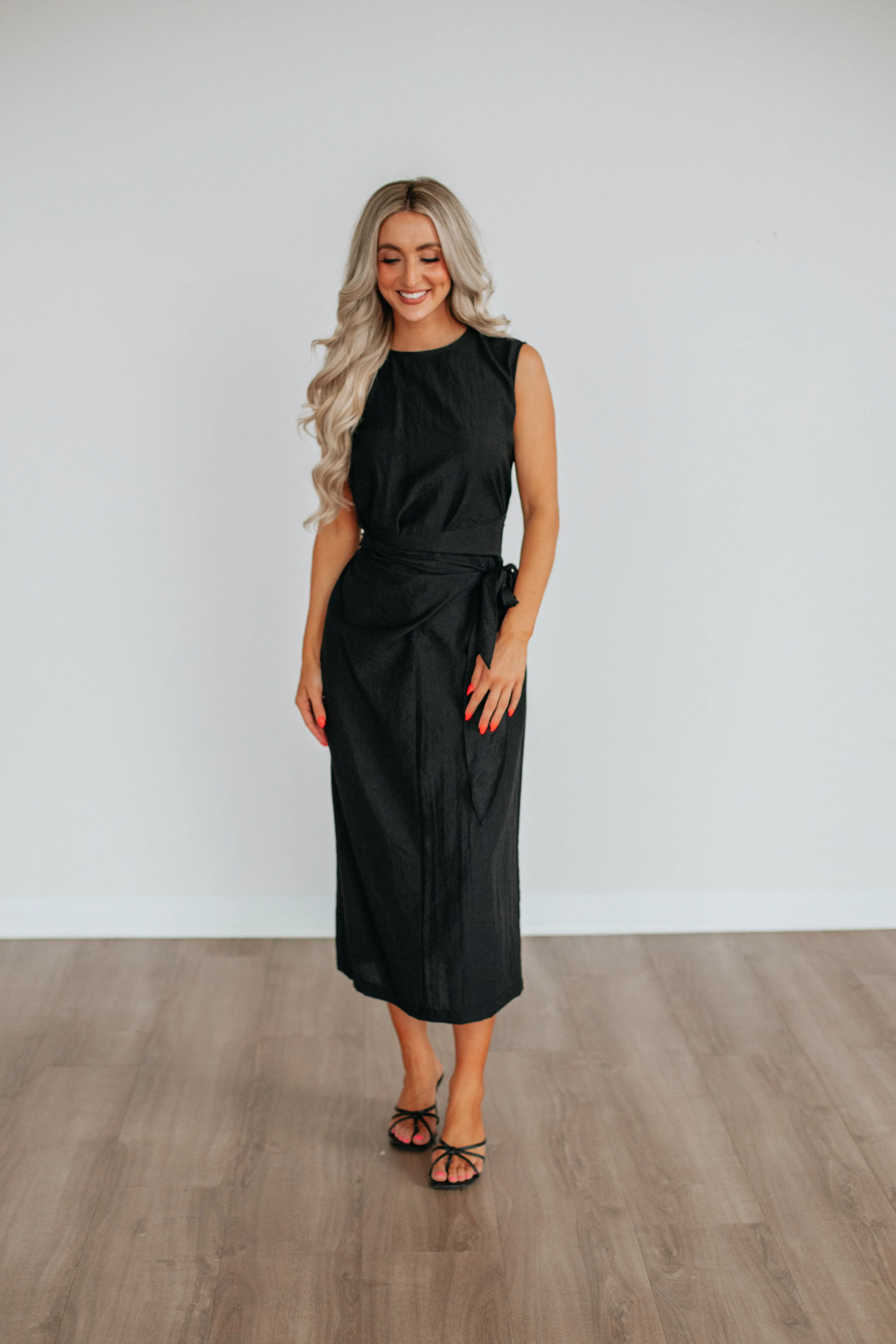 Trendy Fit Breezy and lightweight midi Nadine Linen Dress