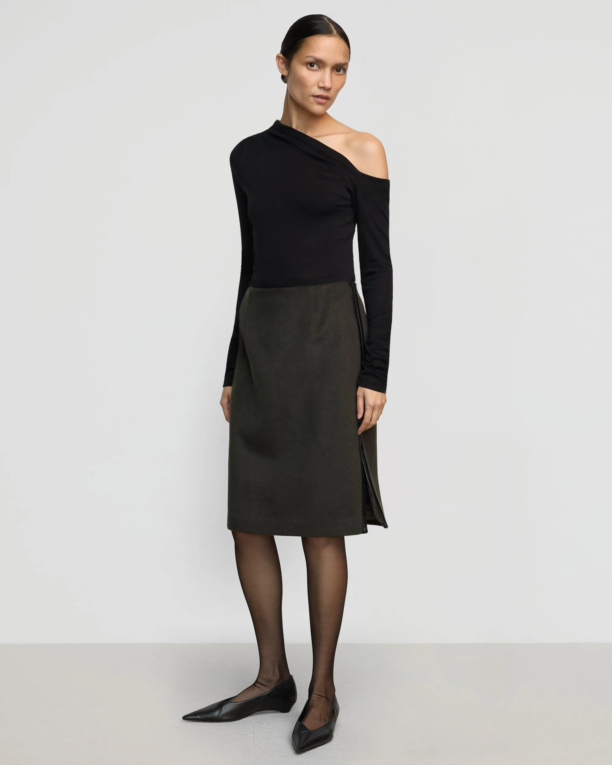 Colette Contrast Leather-Trim Skirt Sleek Appeal Sleek Vibe