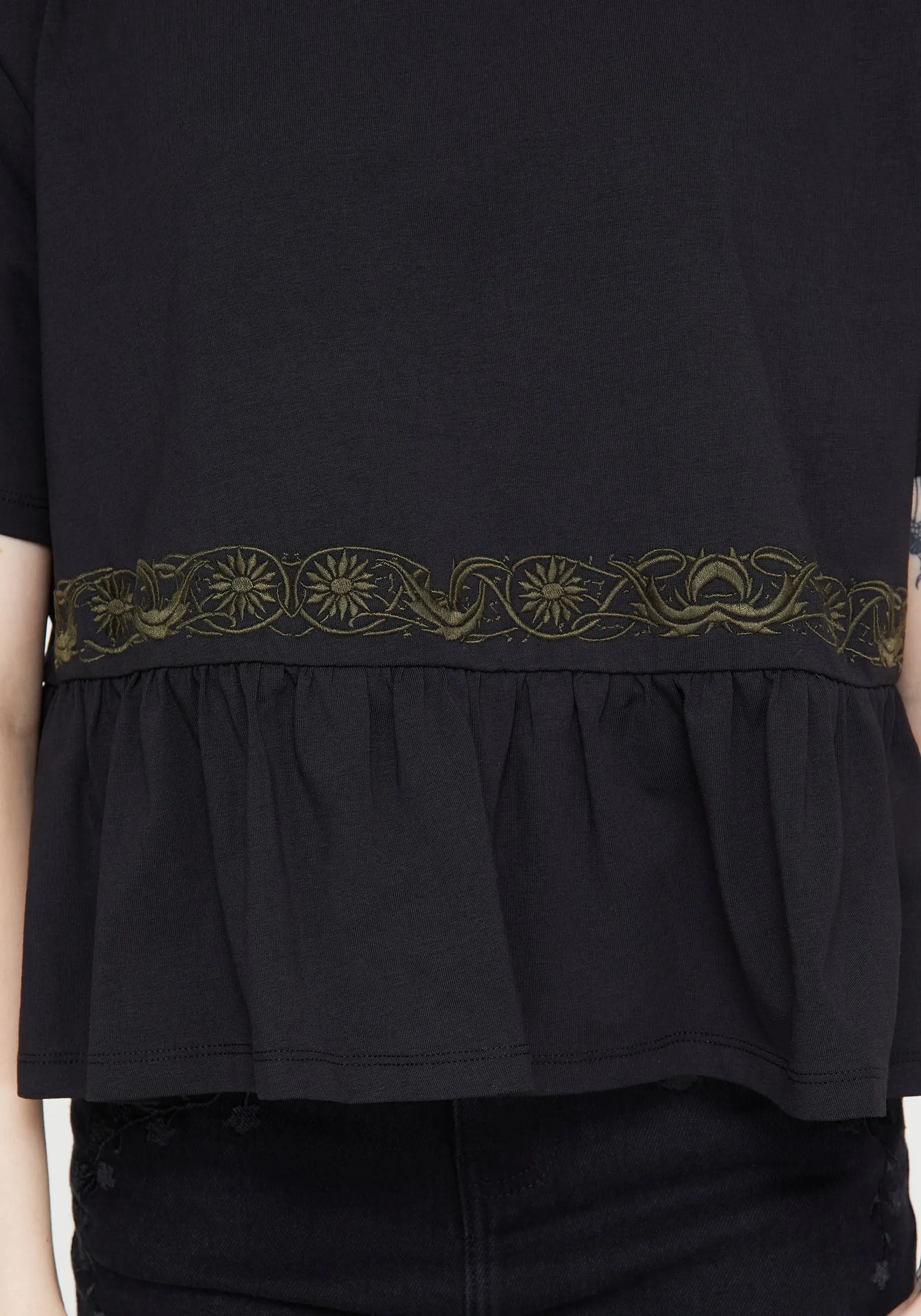 FadeResistantPrint Fianna Embroidered Ruffle Hem Crop T-shirt