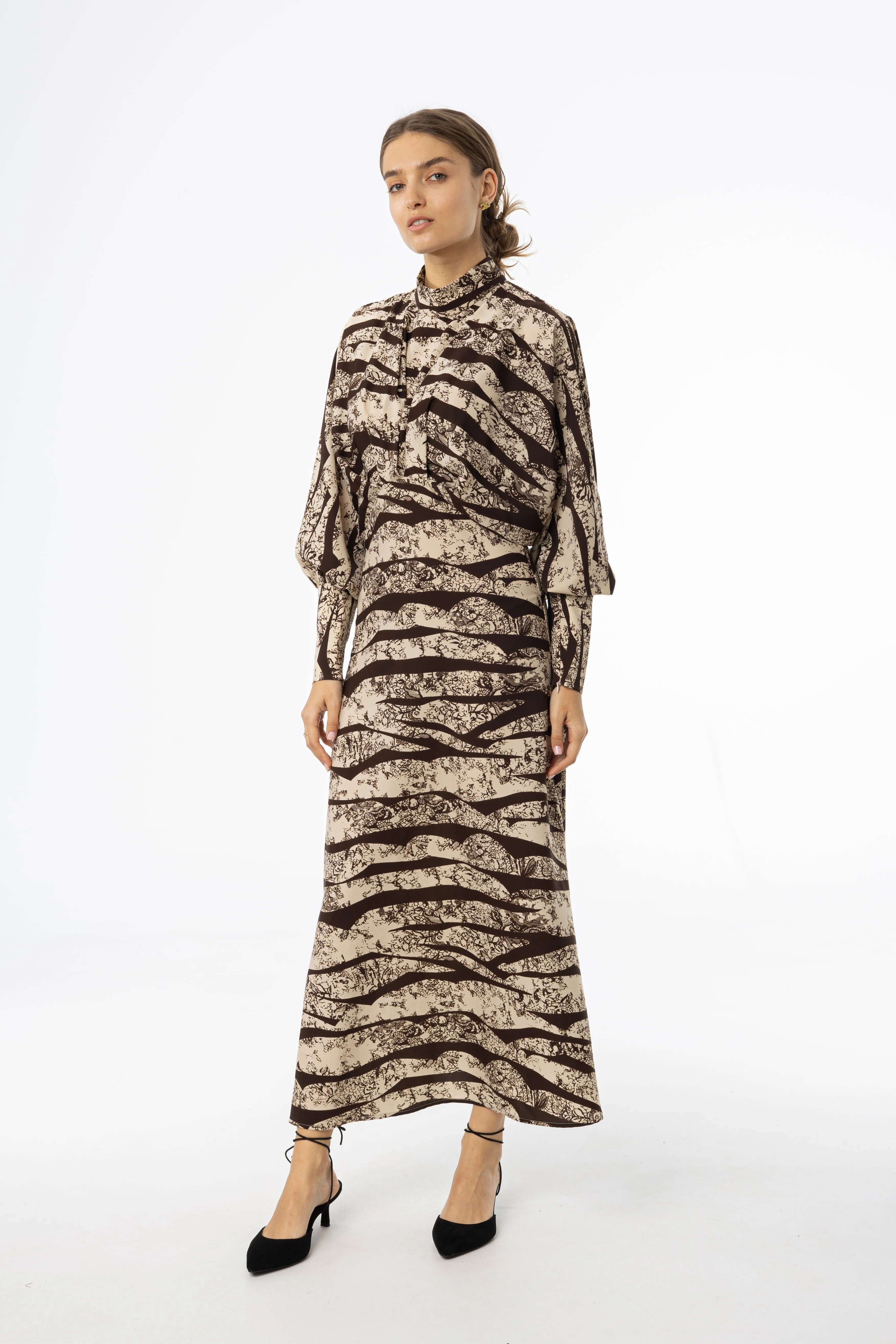 ShapeRetentionCloth Brown Printed Draped Maxi Dress