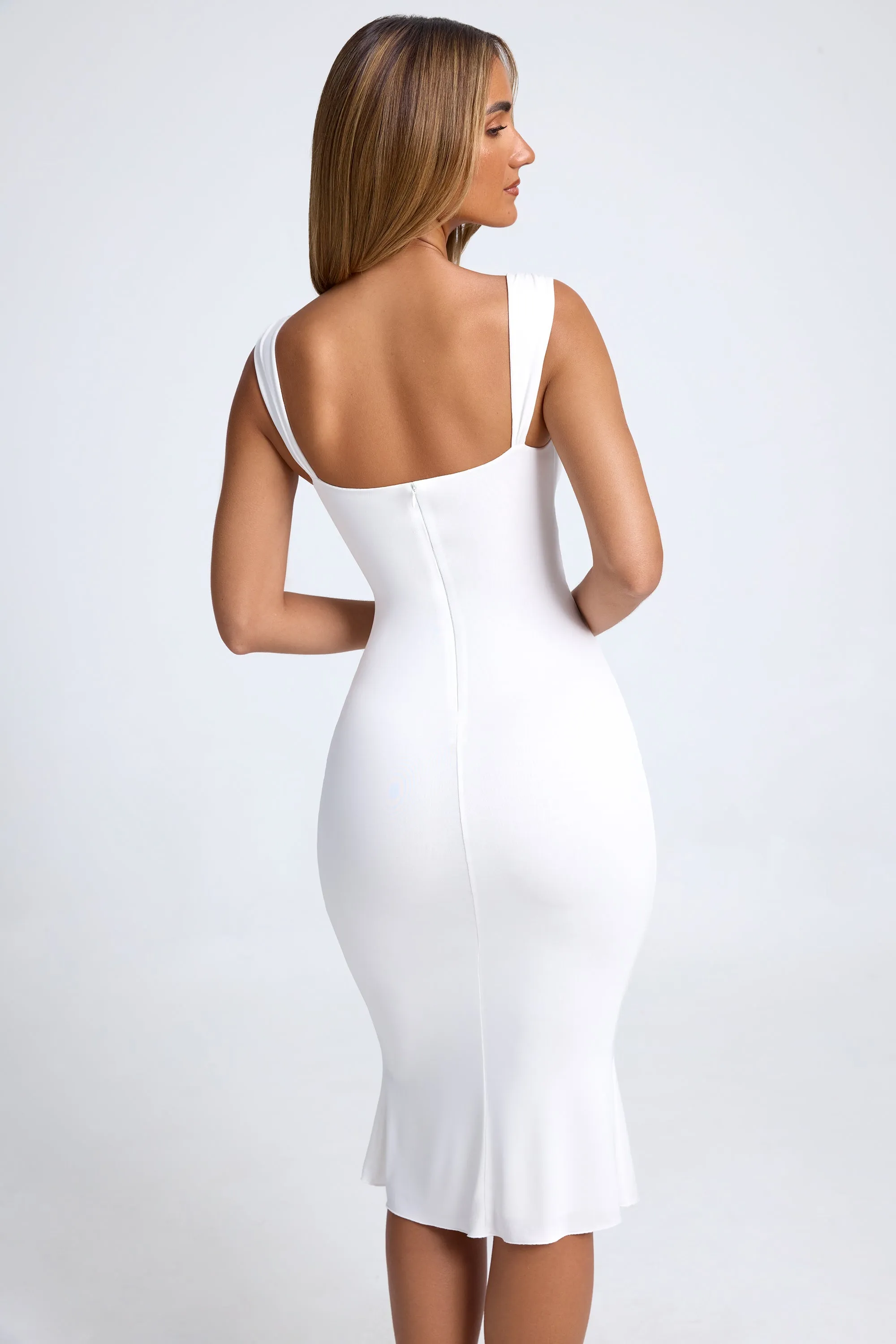 Ruched Hardware Detail Cut-Out Midaxi Dress in White Pure Core retro look