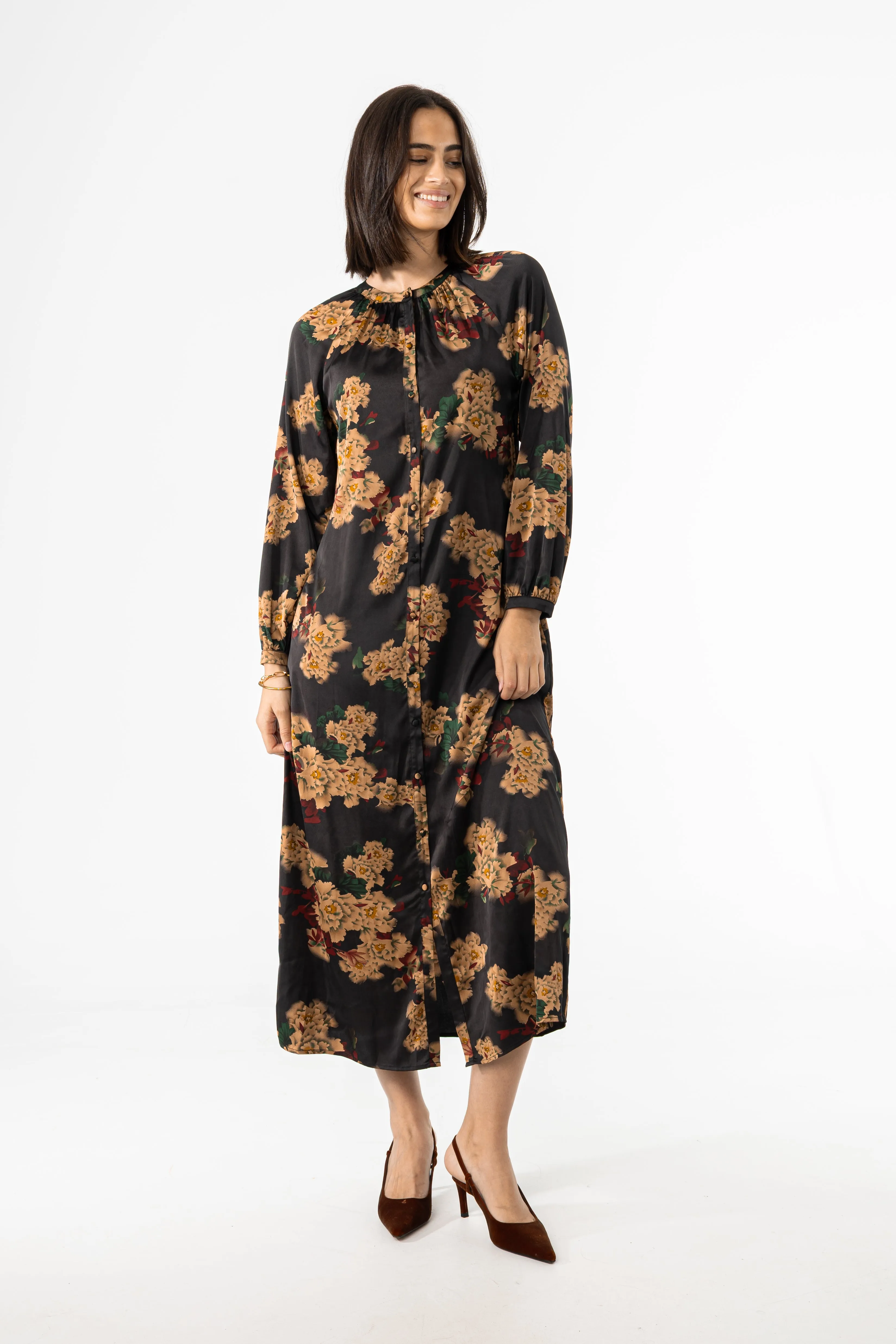 Universal Clasp Mechanism Black Multi Floral Printed Maxi Dress