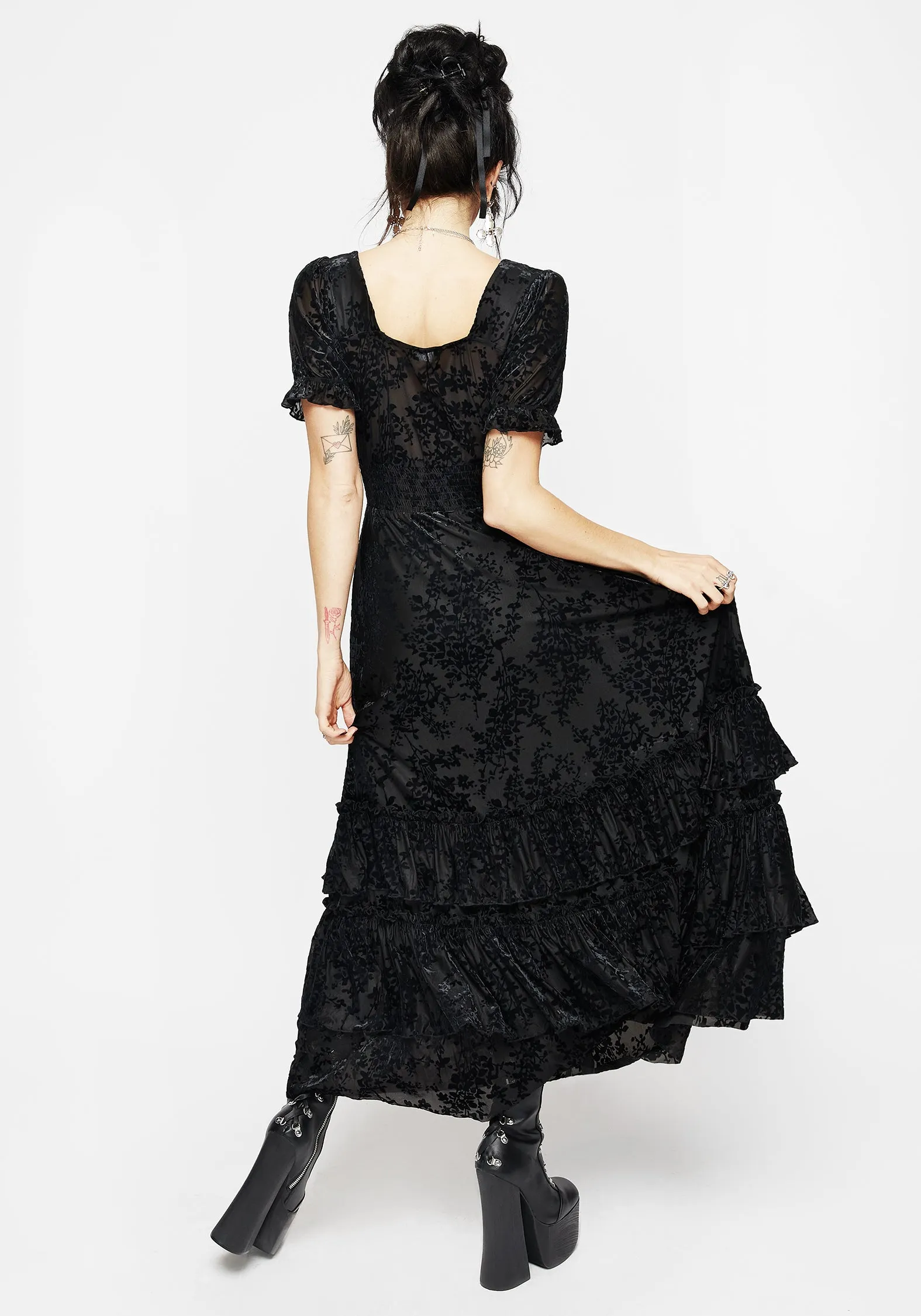 Lilias Devor?? Tiered Maxi Dress The simple yet refined design of this dress makes it easy to pair with different accessories Classic sleeveless floor dress
