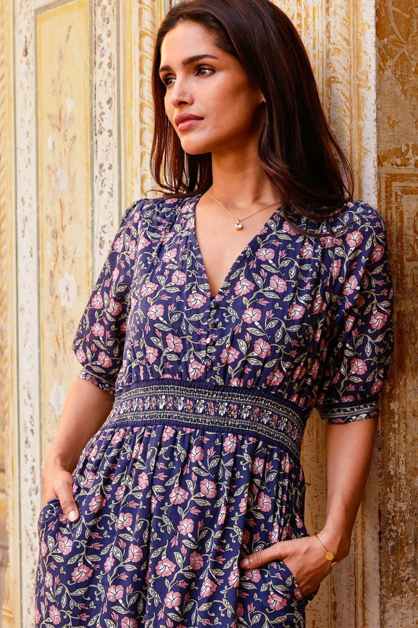Billie Short Sleeve Organic Cotton Dress | Primrose Stamp Navy/Pink Perfect for a day out or a night on the town this dress offers endless styling possibilities With a flattering shape and versatile design this dress is perfect for all occasions