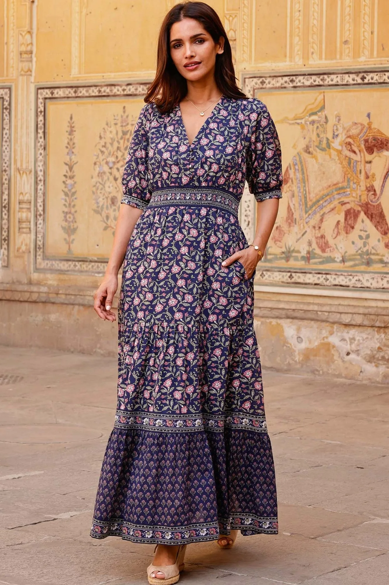 Summer Glow Designed to complement every body shape this dress enhances your natural silhouette Billie Short Sleeve Organic Cotton Dress | Primrose Stamp Navy/Pink
