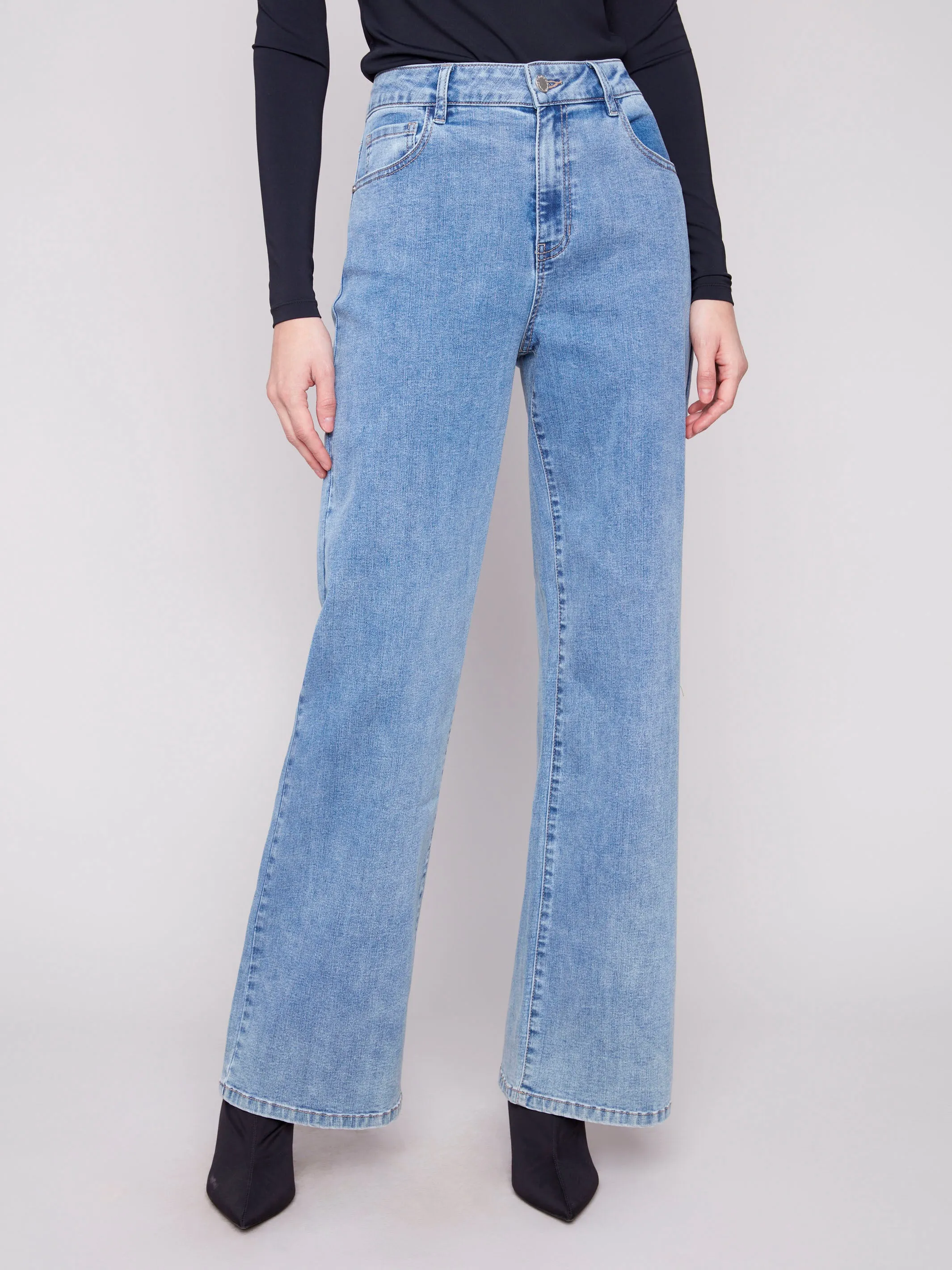 Chloe Wide Leg Jeans - Light Blue Vibrant Bold Look Street Fashion Modern Shopping Day