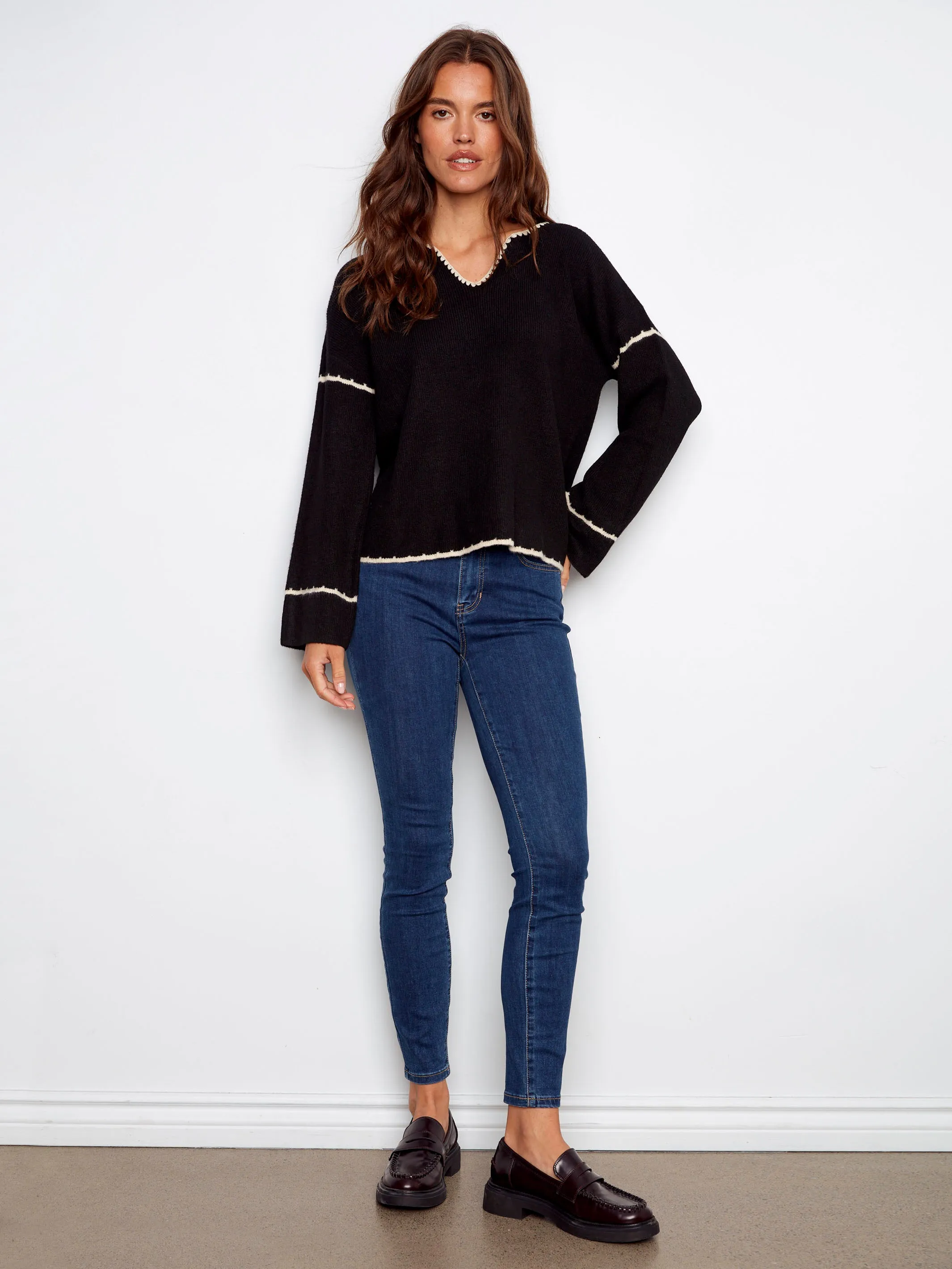 Comfortable Look Simple Fashion Embroidered Ribbed Sweater with Notch Neck - Black