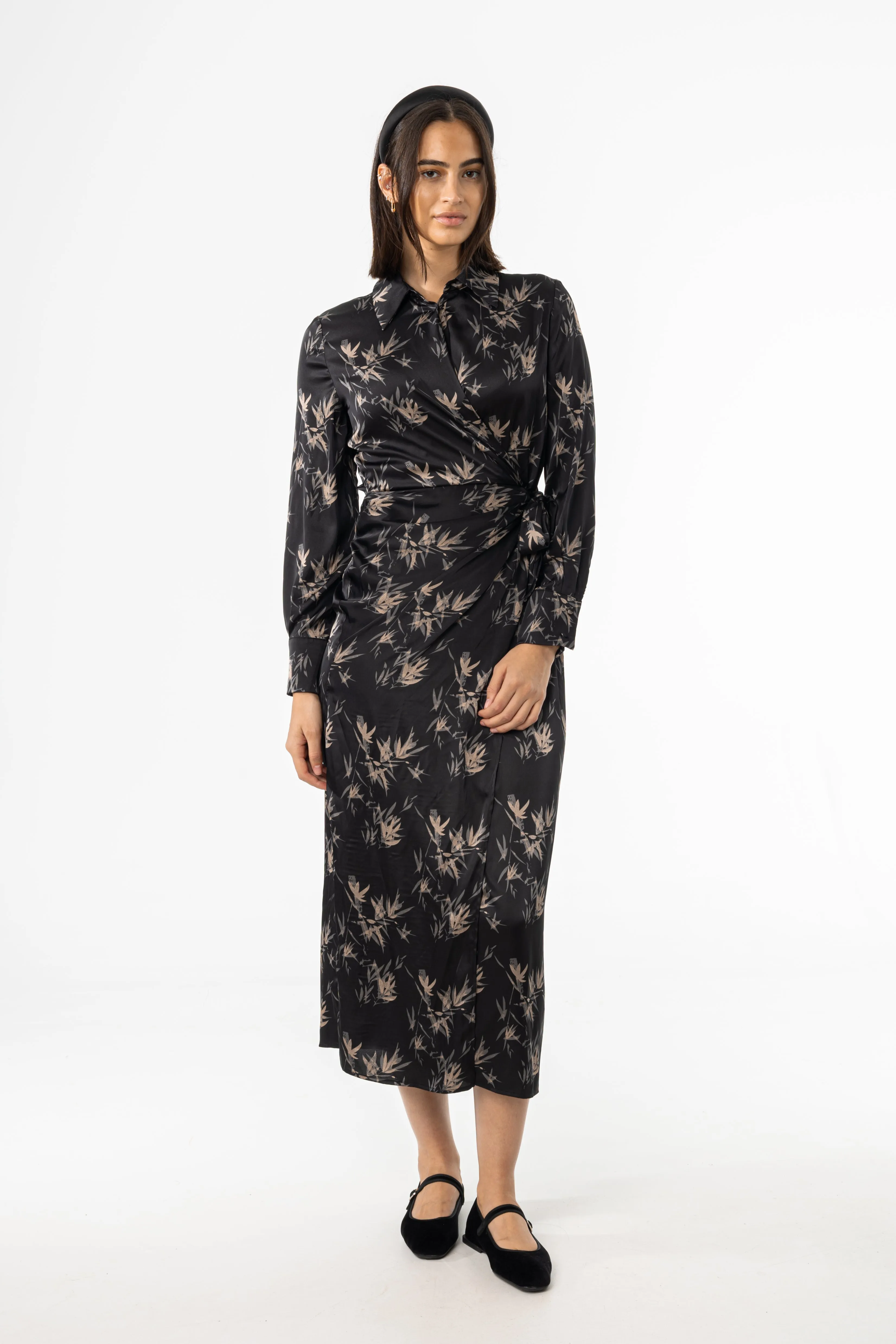 Thermal regulation Black & Beige Side Tie Maxi Dress