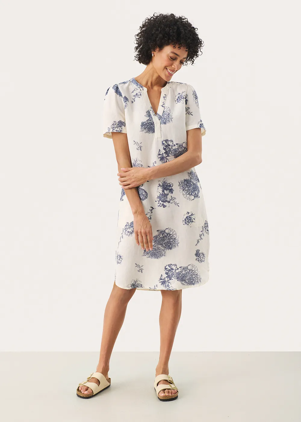Aminase Dress Airy Mood Lasting Joy