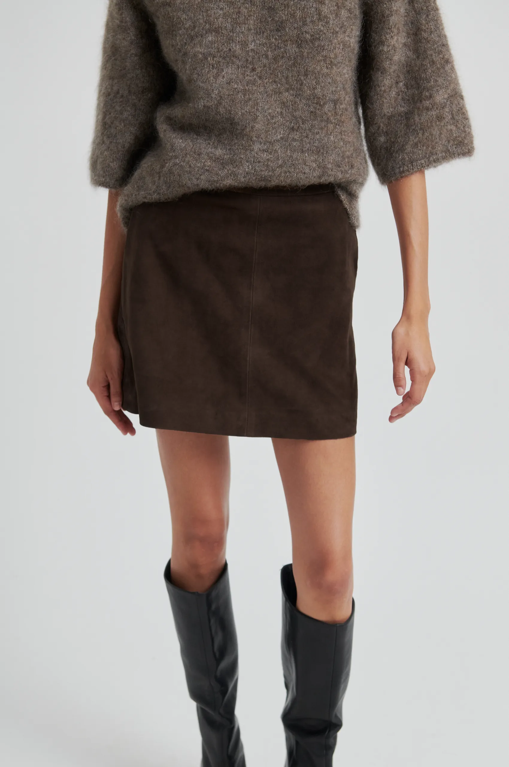 Noormie Suede Mini Skirt Relaxed Jeans smooth zipper