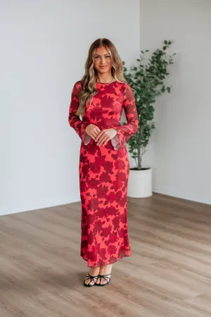 Ellys Floral Dress This dress provides a flattering look for any body type thanks to its classic design
