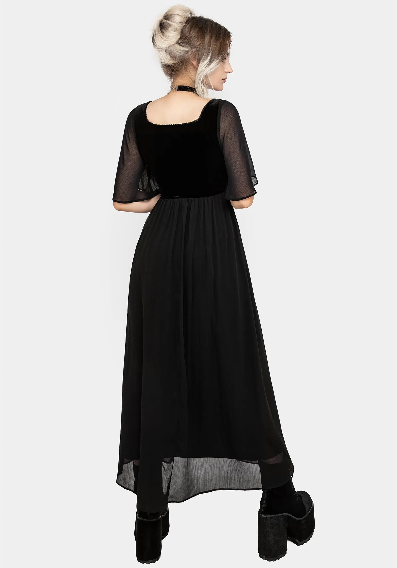 Sage Green The flowing nature of this maxi dress ensures that you can move freely without sacrificing style Oculist Chiffon Maxi Dress