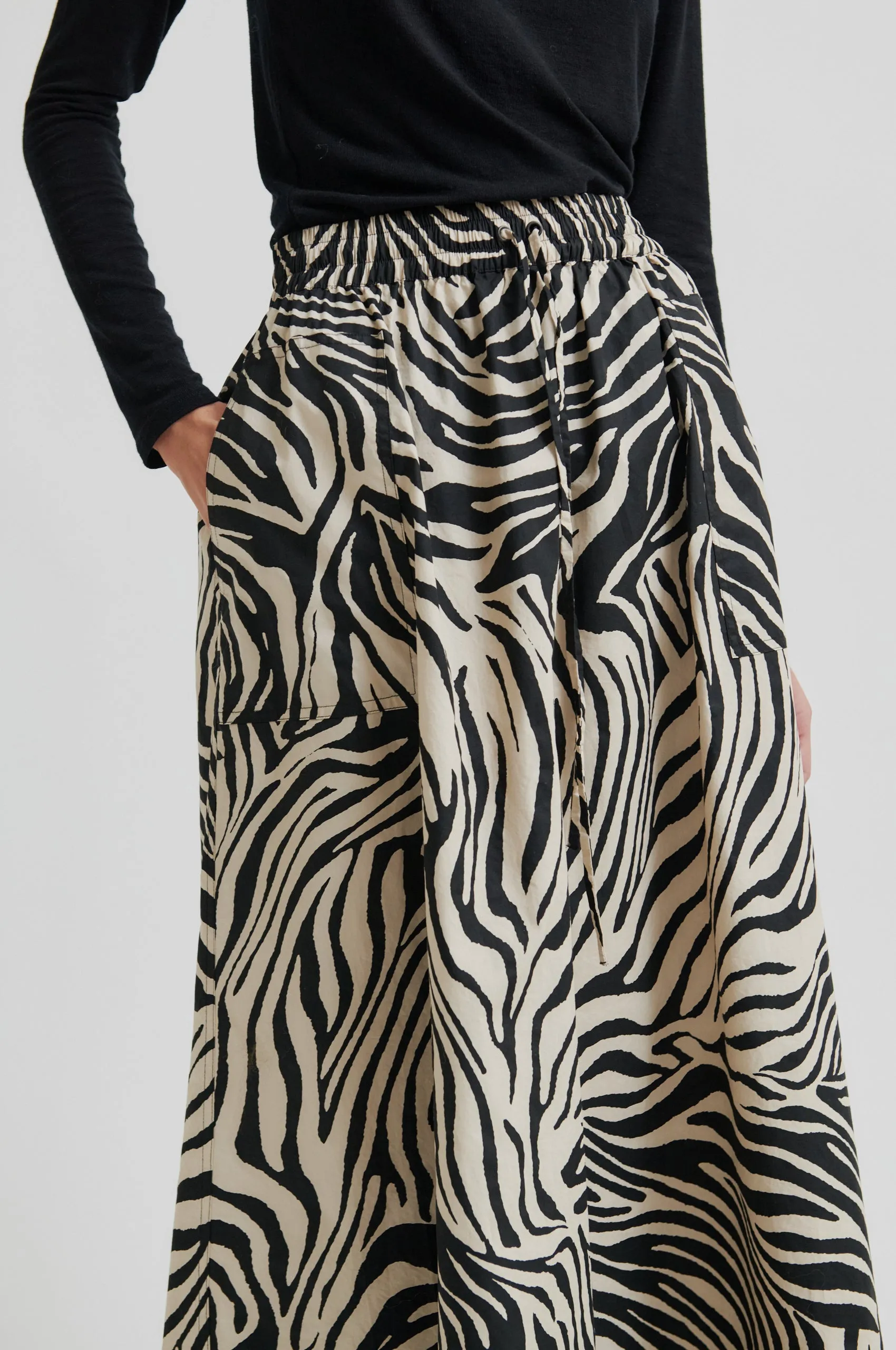 Pranni Skirt Mesh Glow TensionAdjustedWaistband