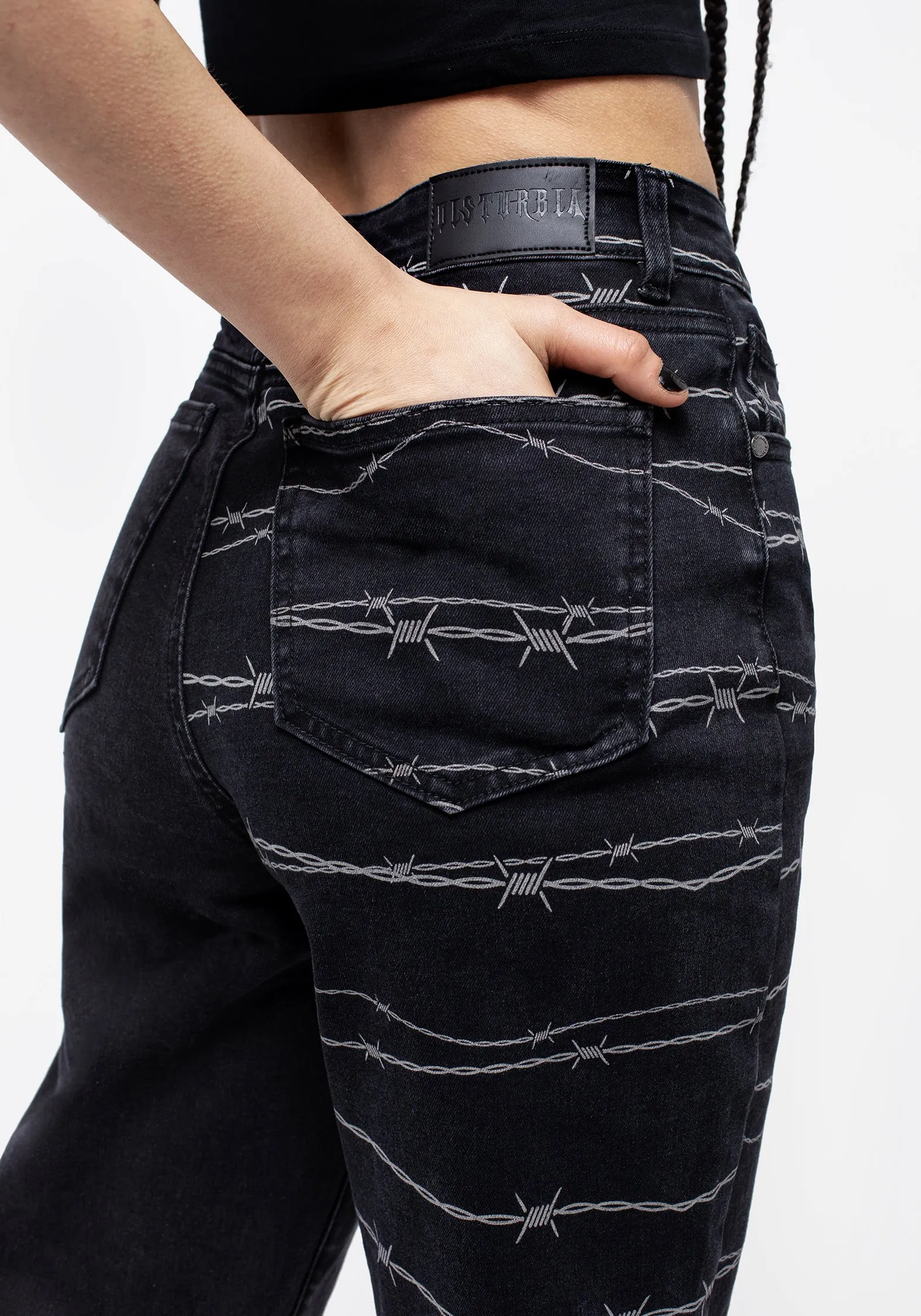 Barbed Wire Spliced Mom Jeans Travel Outfit Evening Stroll Minimalist