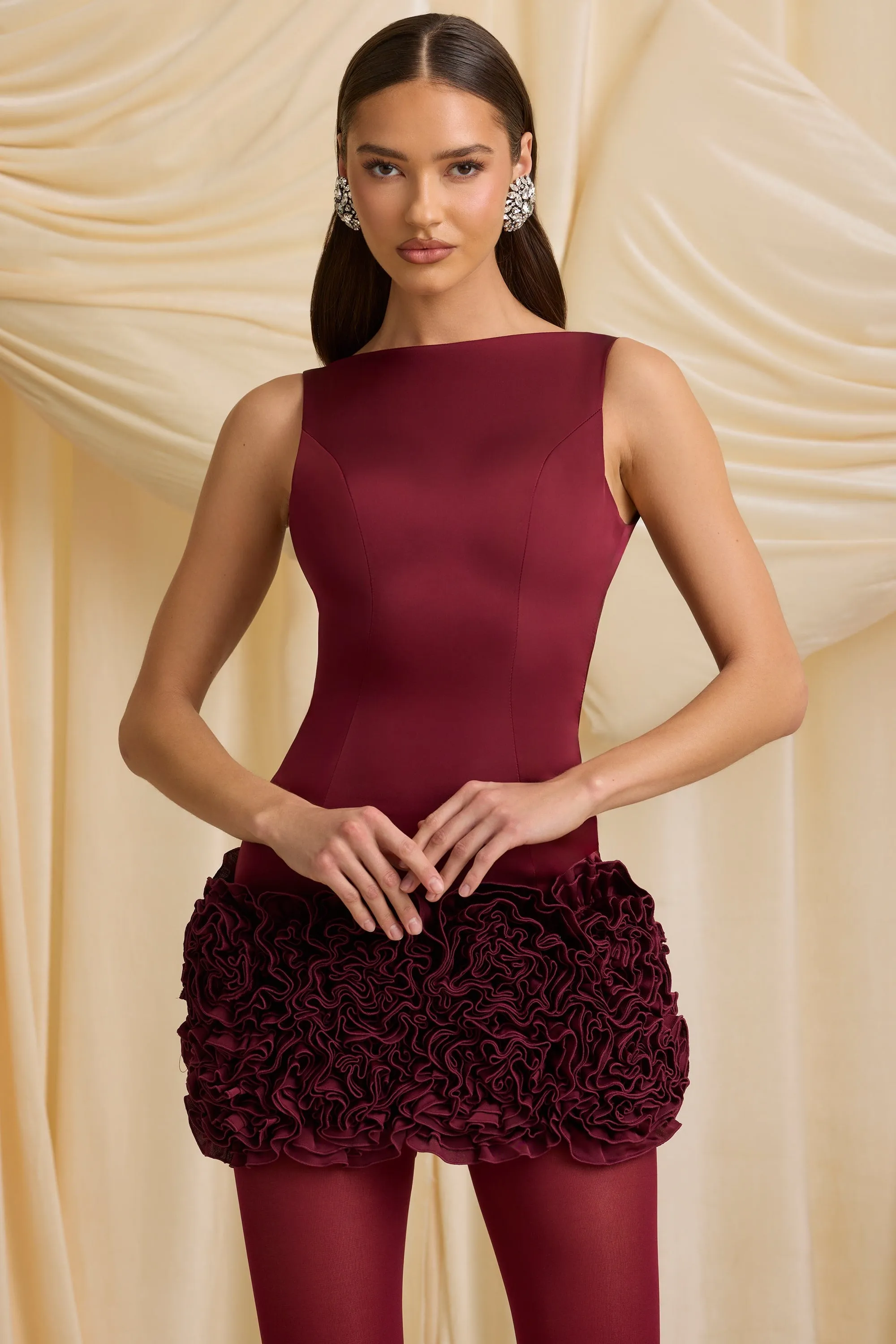 Tie Back Closure System Fashionable above-the-knee gown Appliqu?? Open-Back Mini Dress in Wine Red