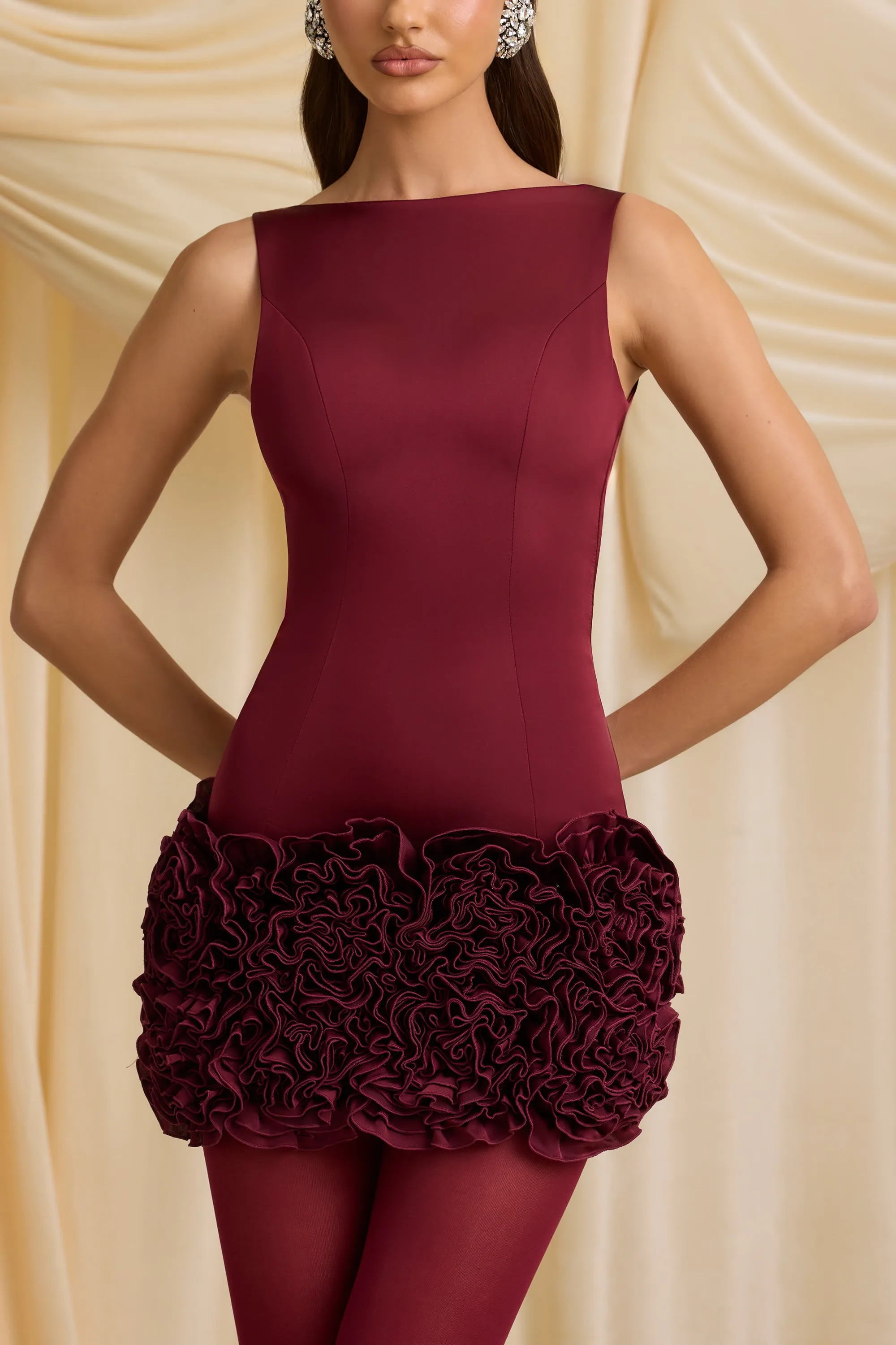 Chafe Guard Floral Prints Wear Appliqu?? Open-Back Mini Dress in Wine Red