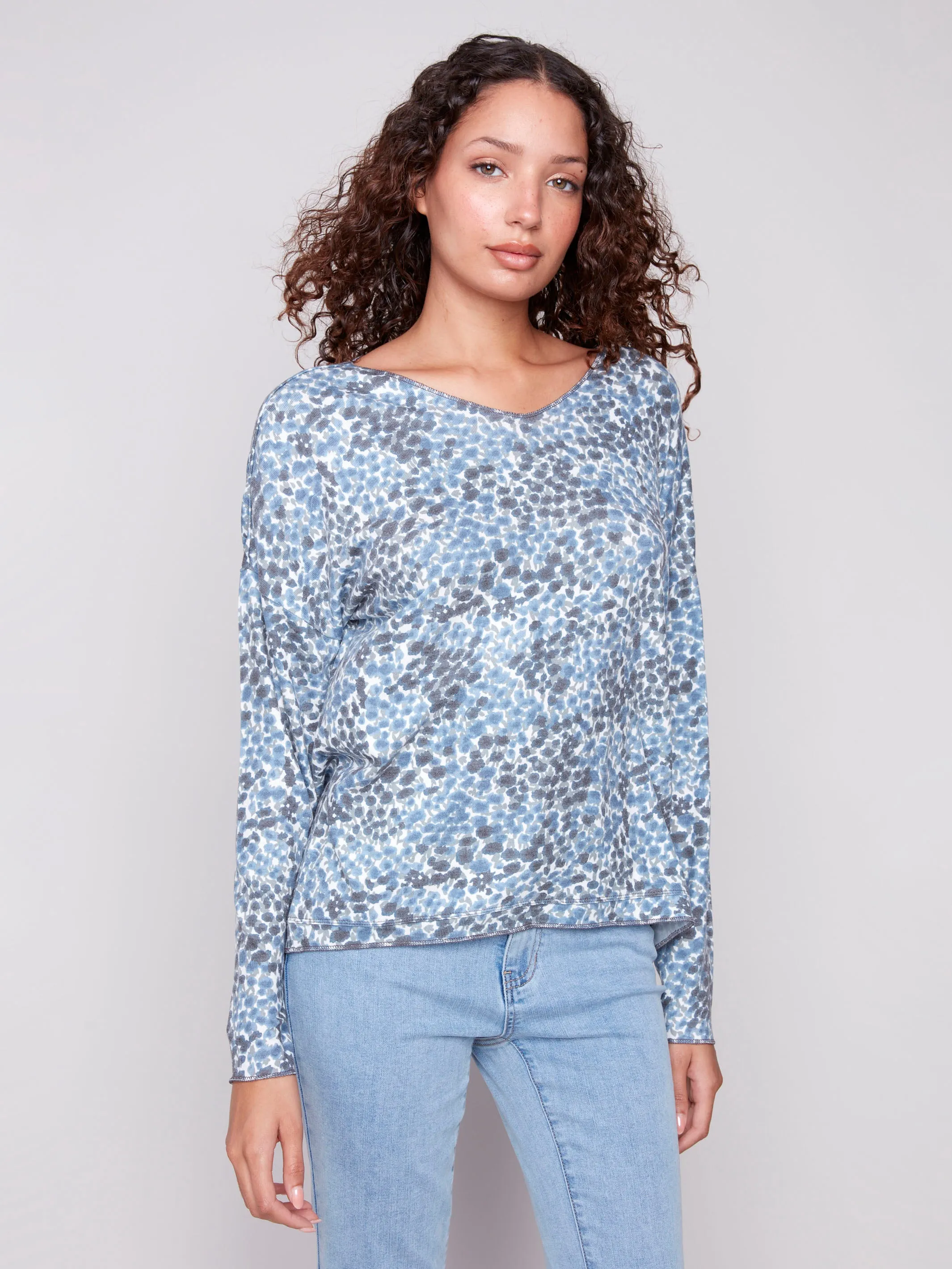 Longline Hemline Buttery Soft Fabric Printed V-Neck Knit Top - Ditsy
