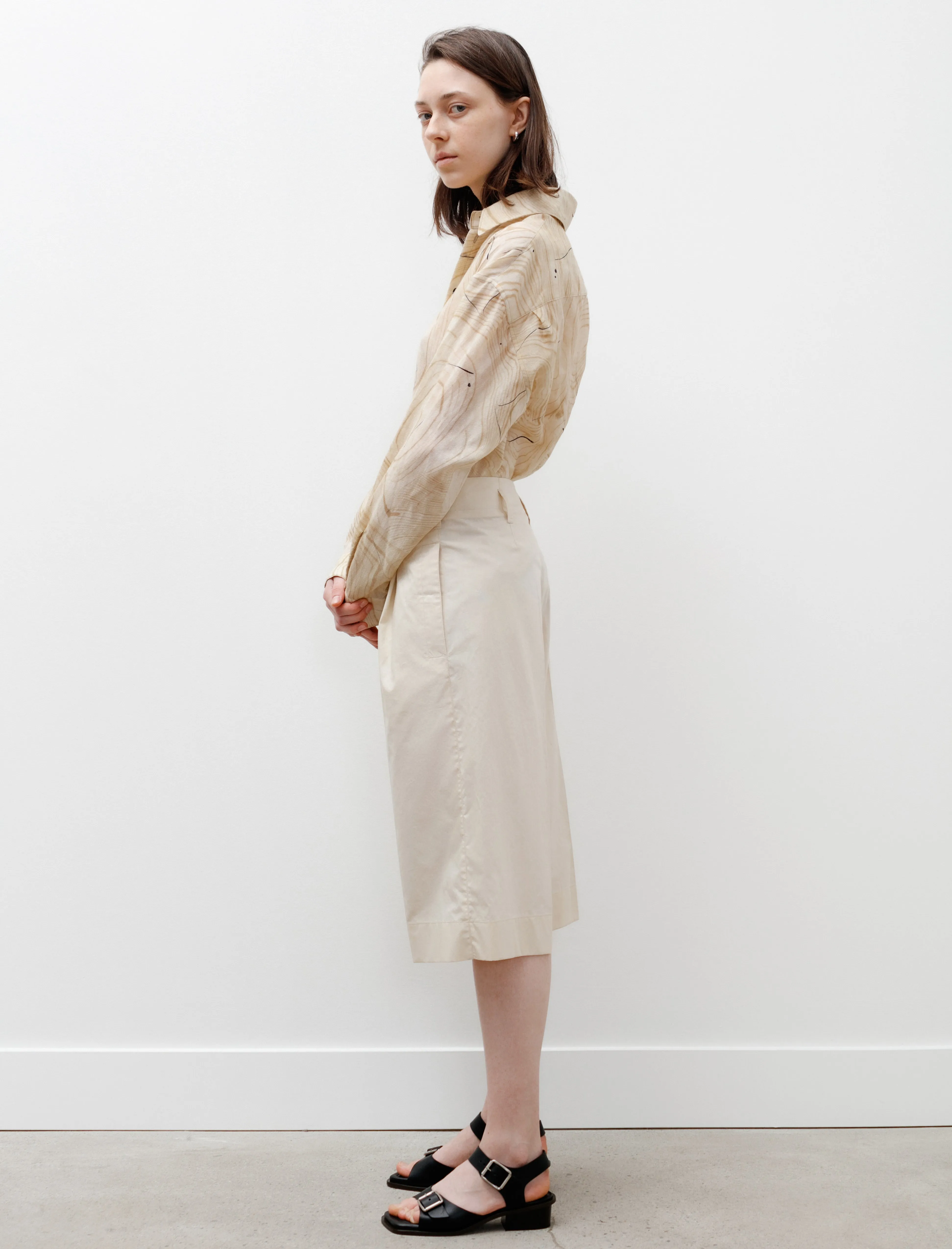 Flexible Side Panels Large Pleated Shorts Cream