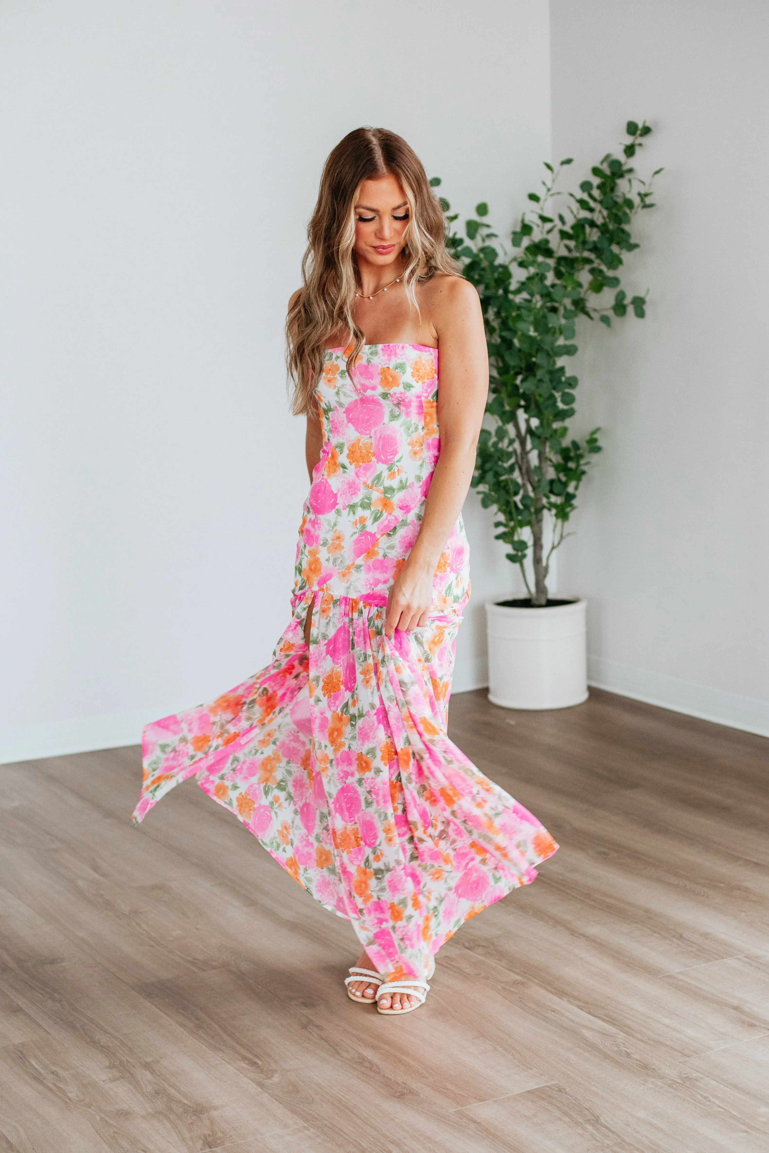 Audrey Floral Dress Forest Path With its flowing design and elegant fit this maxi dress is a wardrobe staple