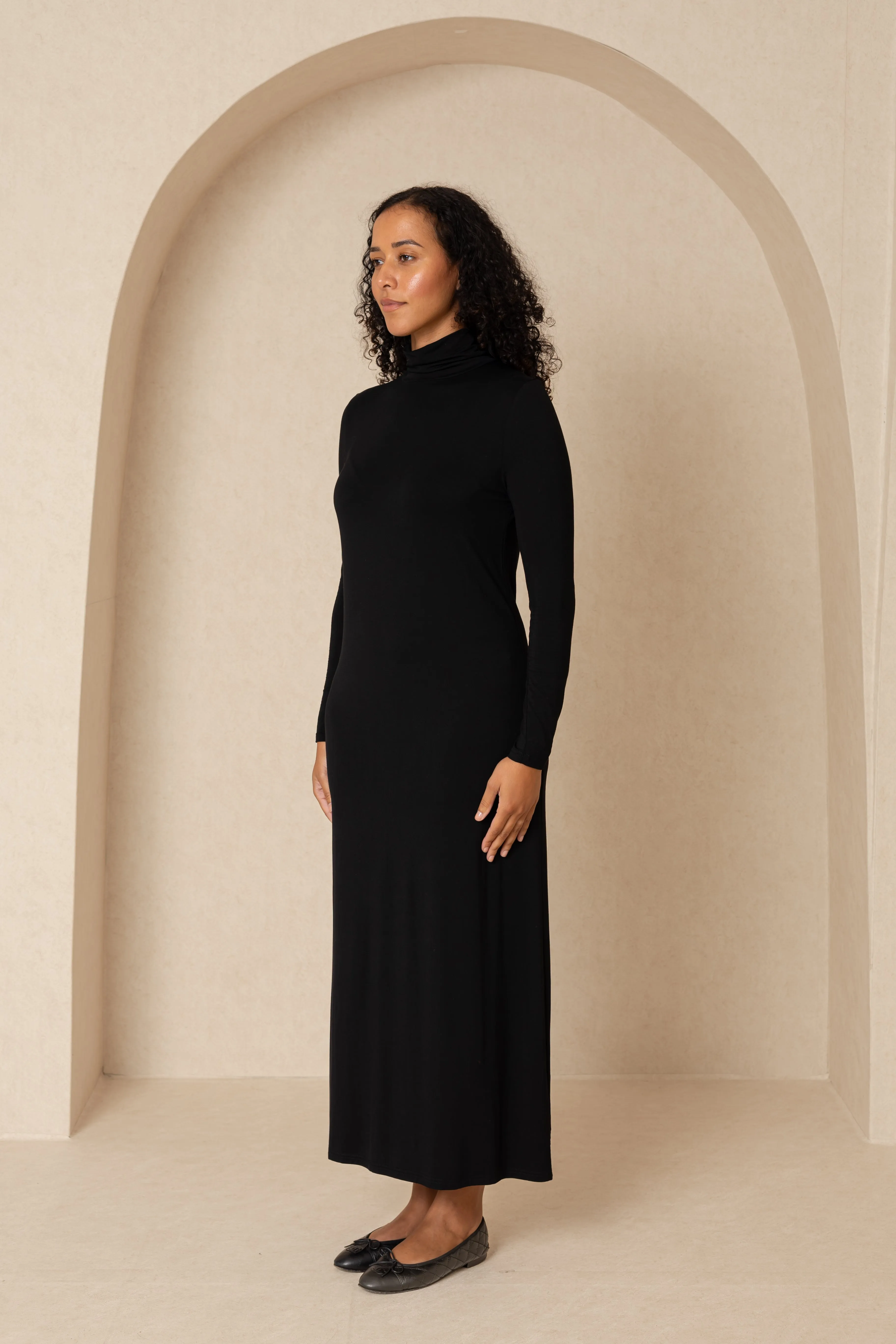 ConvertibleStyle Black Turtleneck Maxi