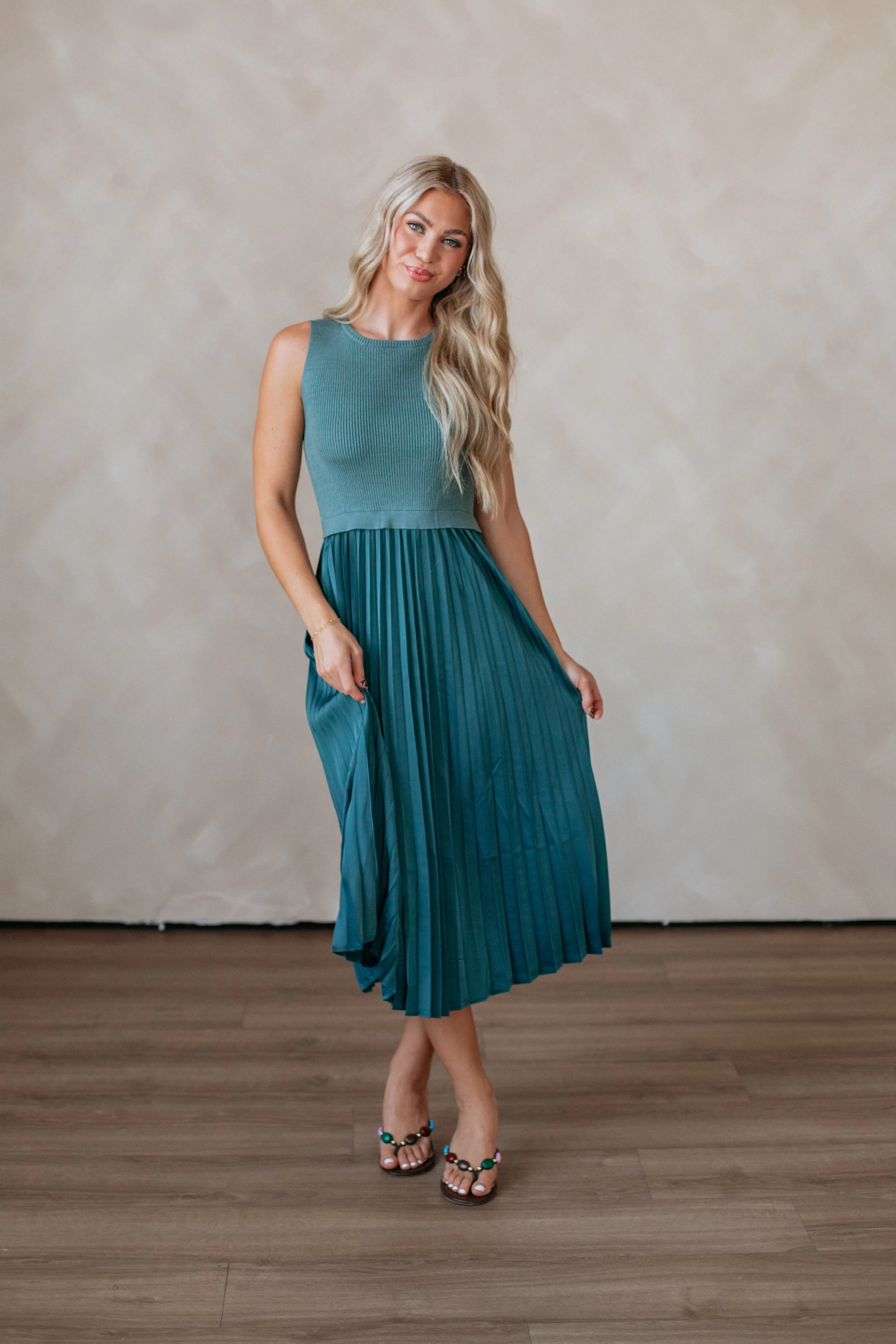 pack light Eliana Midi Dress